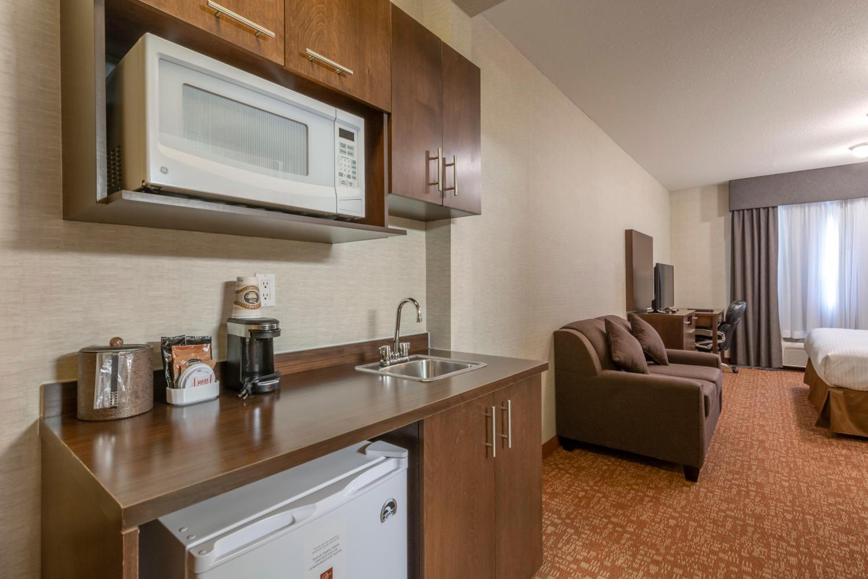 One-Bedroom King Suite - Non-Smoking photo 2