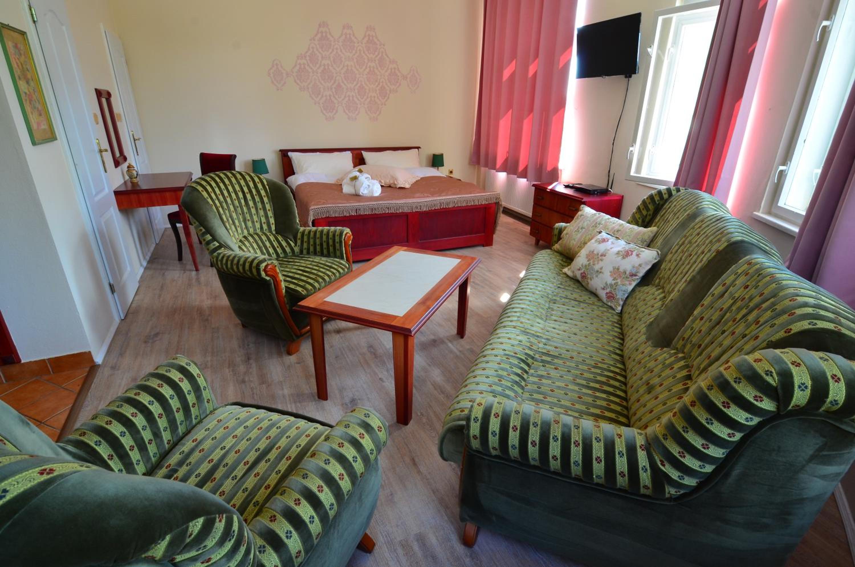Deluxe Double Room with Extra Bed photo 3
