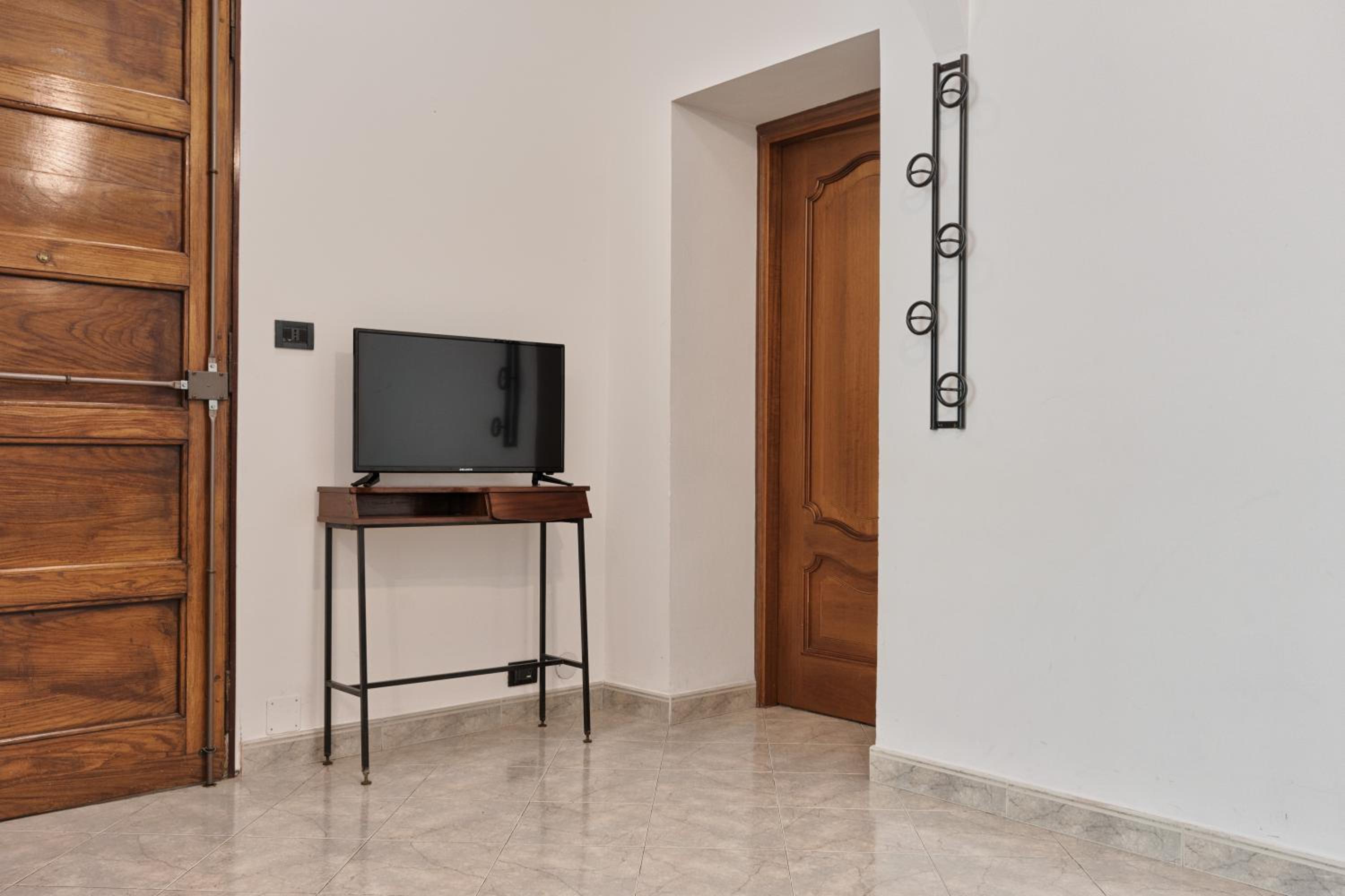 One-Bedroom Apartment - Photo 4