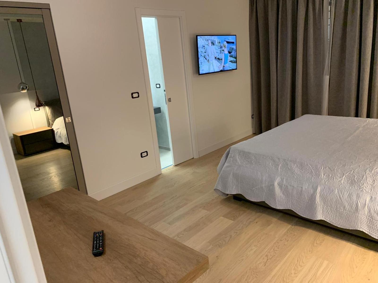Deluxe King Room - Photo 18