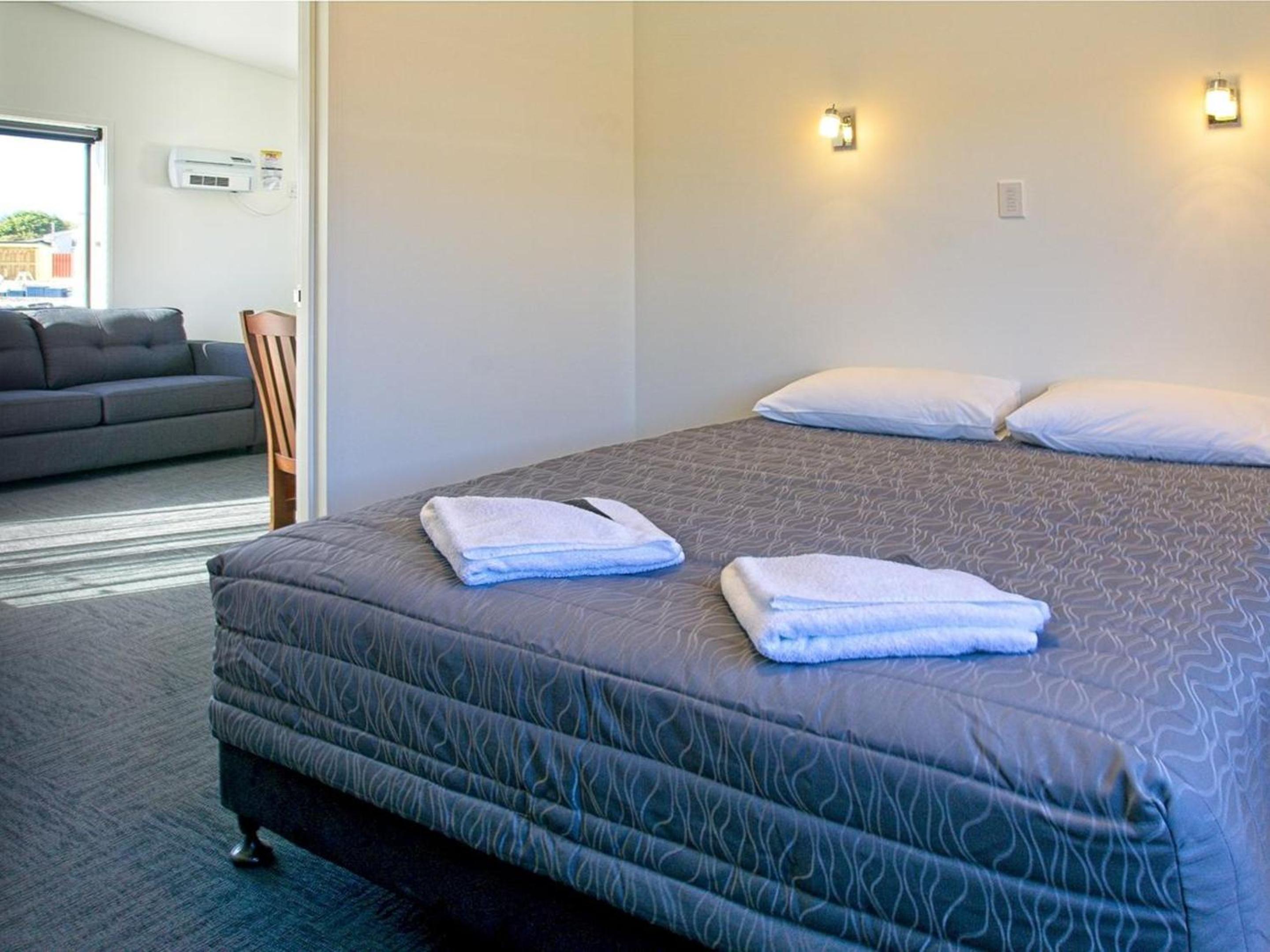 One Bedroom Queen Motel Unit