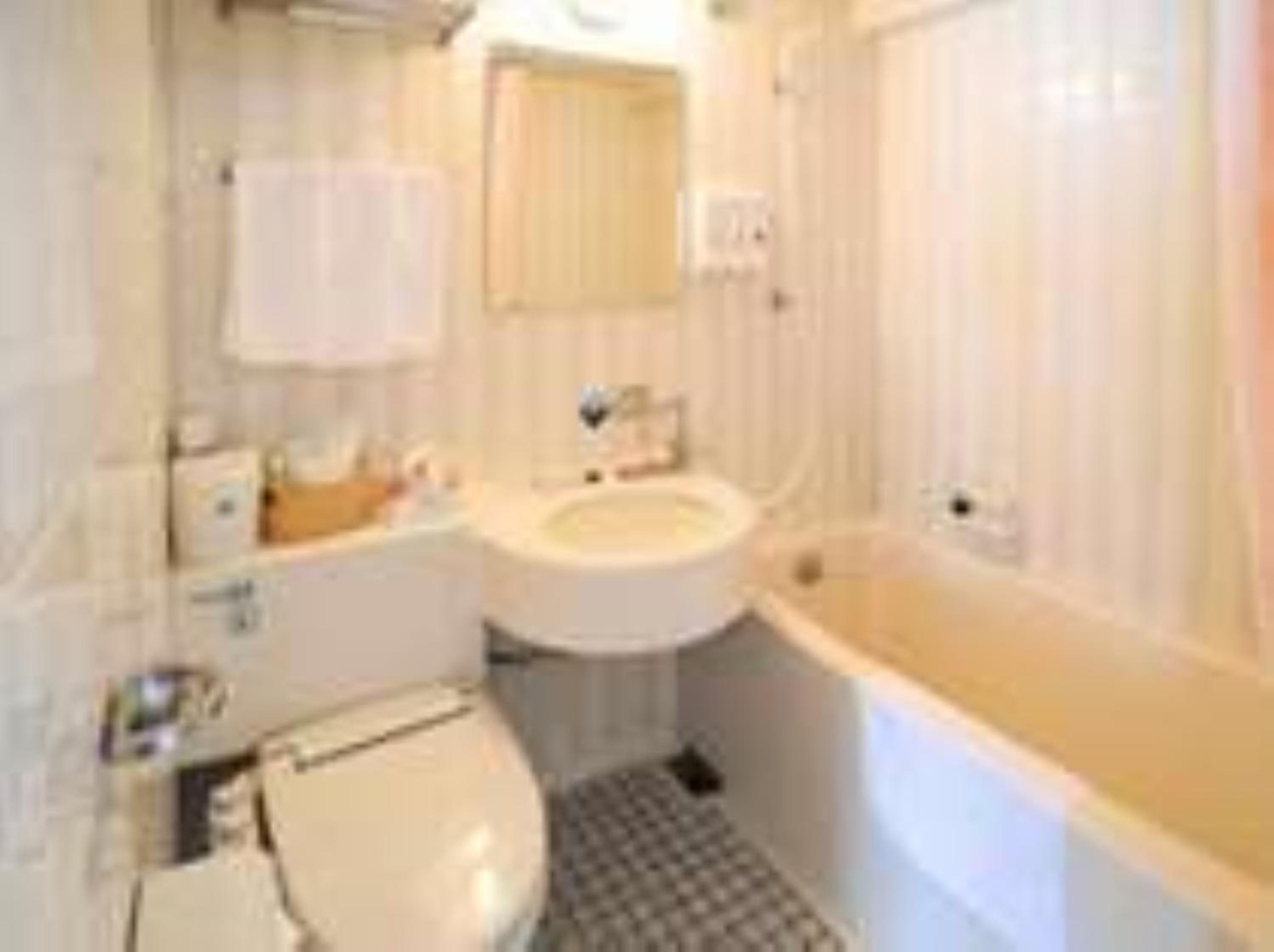 Single Room with Small Double Bed - Non-Smoking photo 3