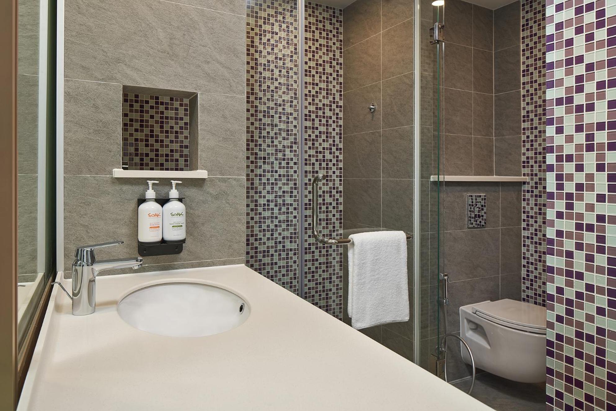 Standard King Room - Accessible photo 2