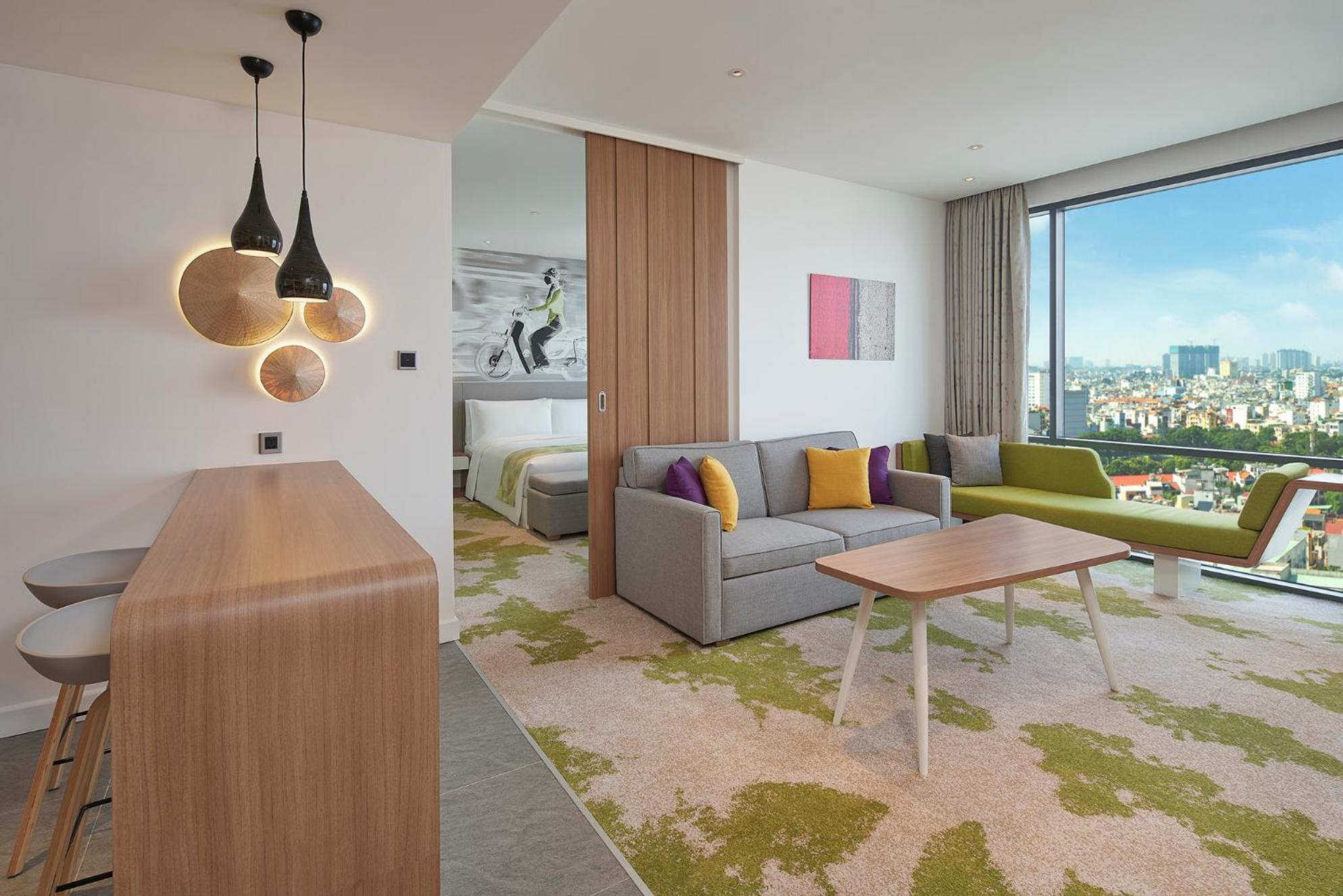 One-Bedroom Suite with Sofa Bed and City View photo 2