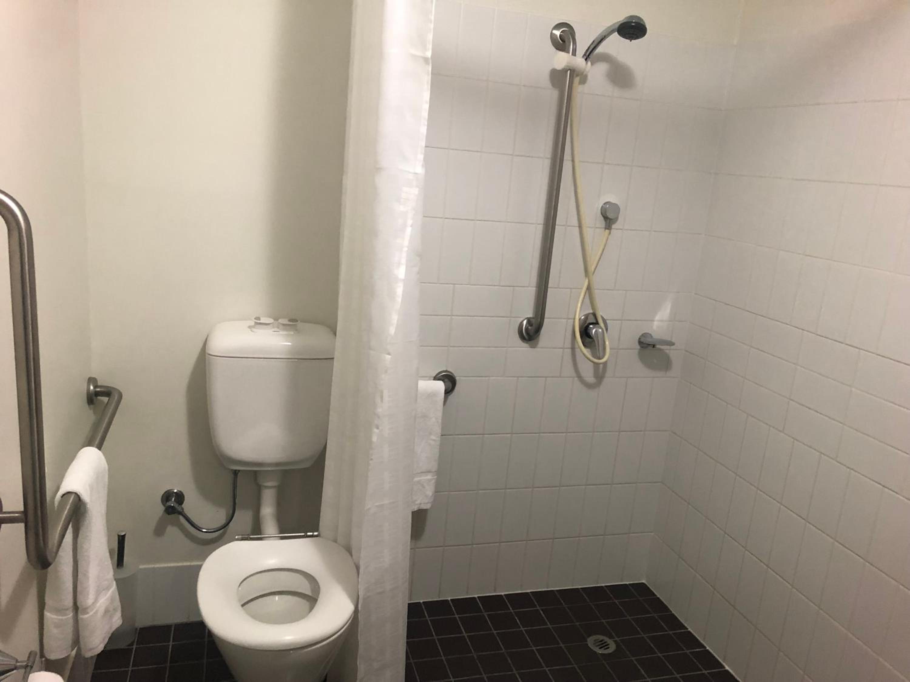 One-Bedroom Apartment - Disability Access photo 3