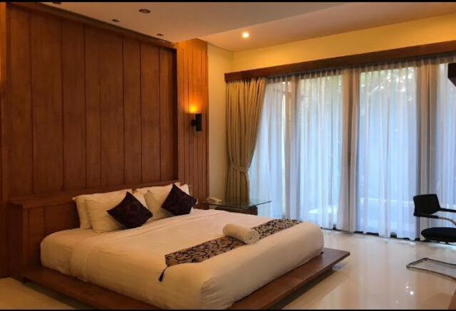 Villa with Private Pool - Photo 1