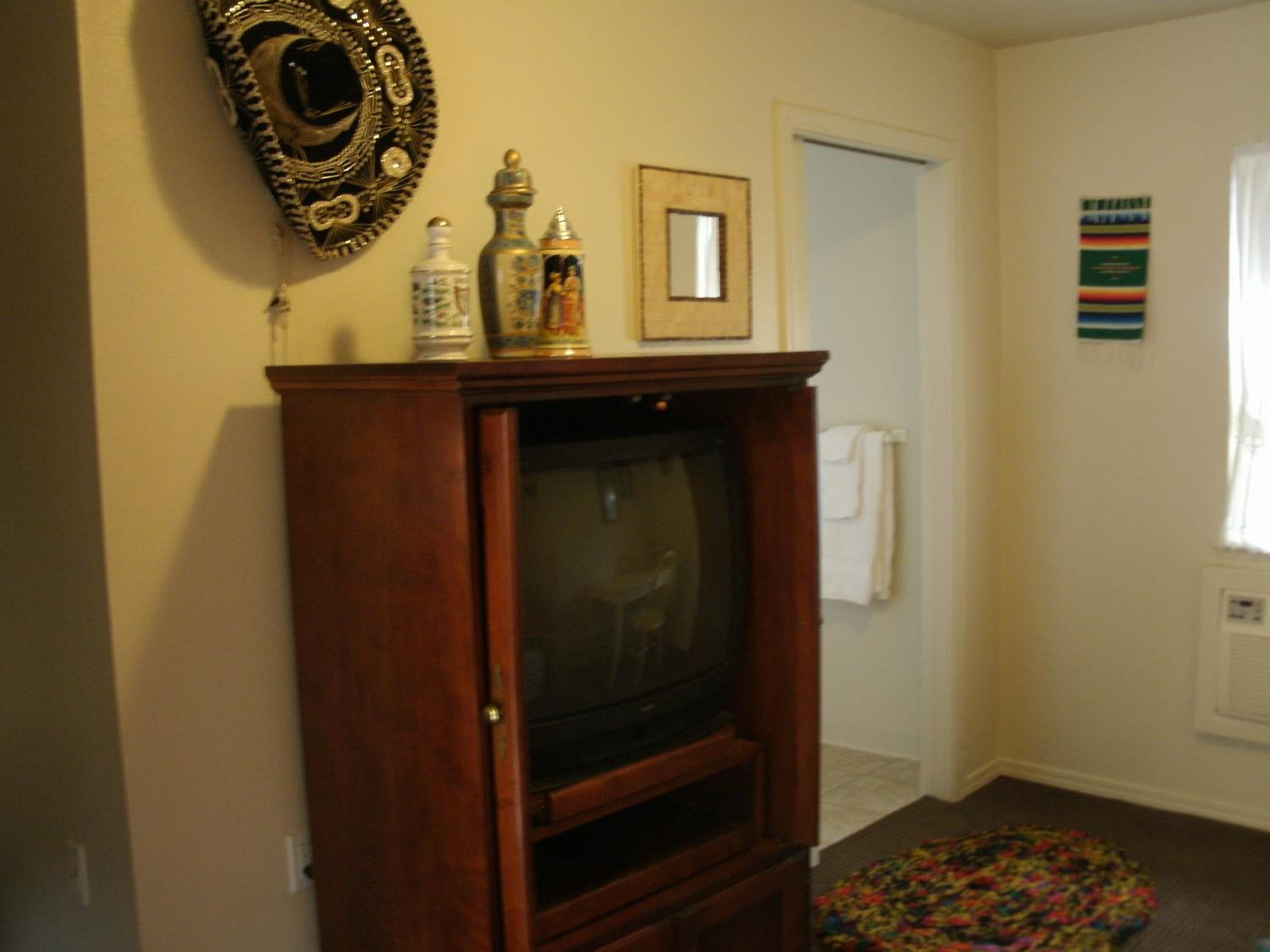 Immigrant Room with One King Bed, Jacuzzi tub