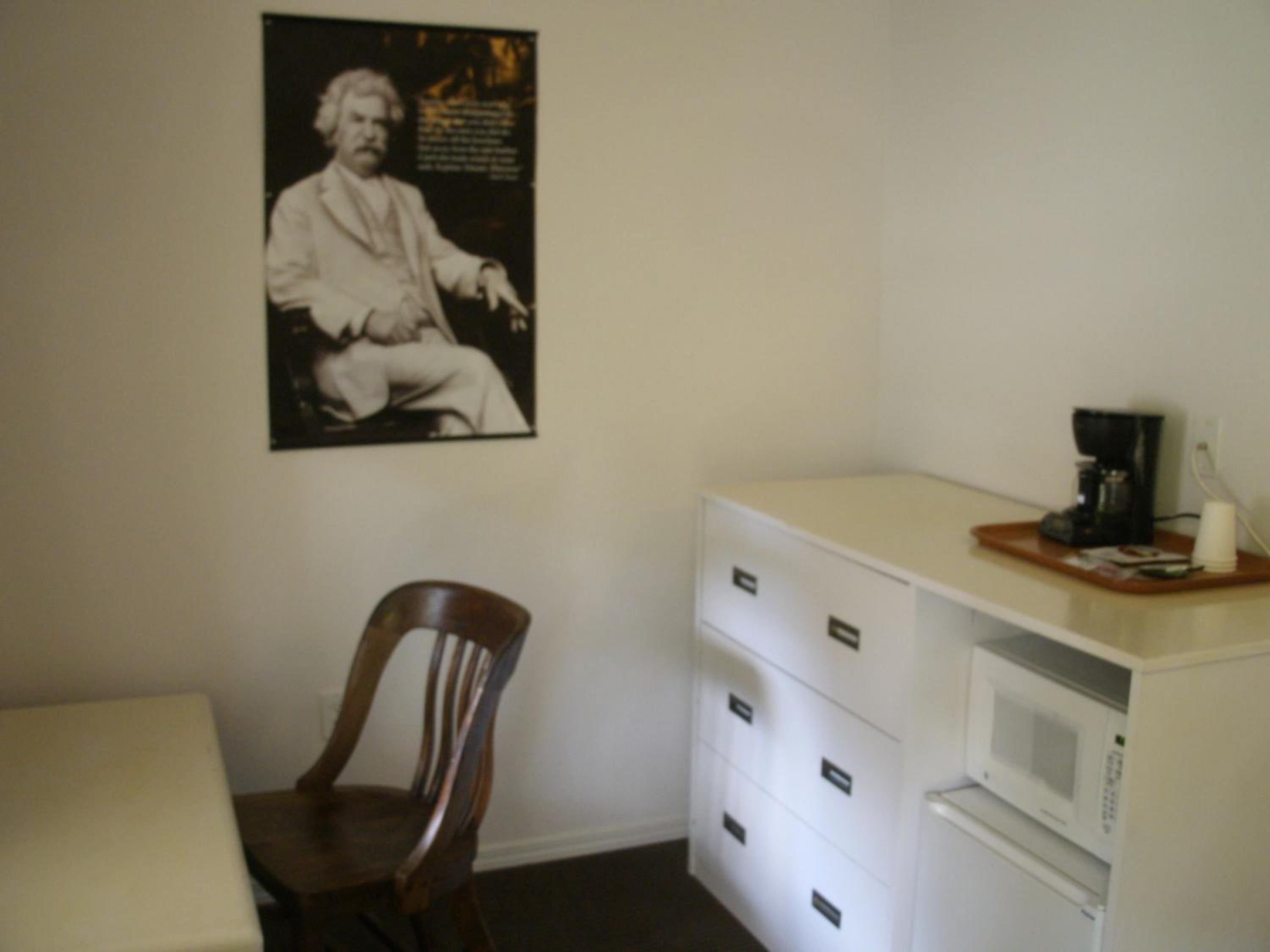 Mark Twain Room with Two Full Beds