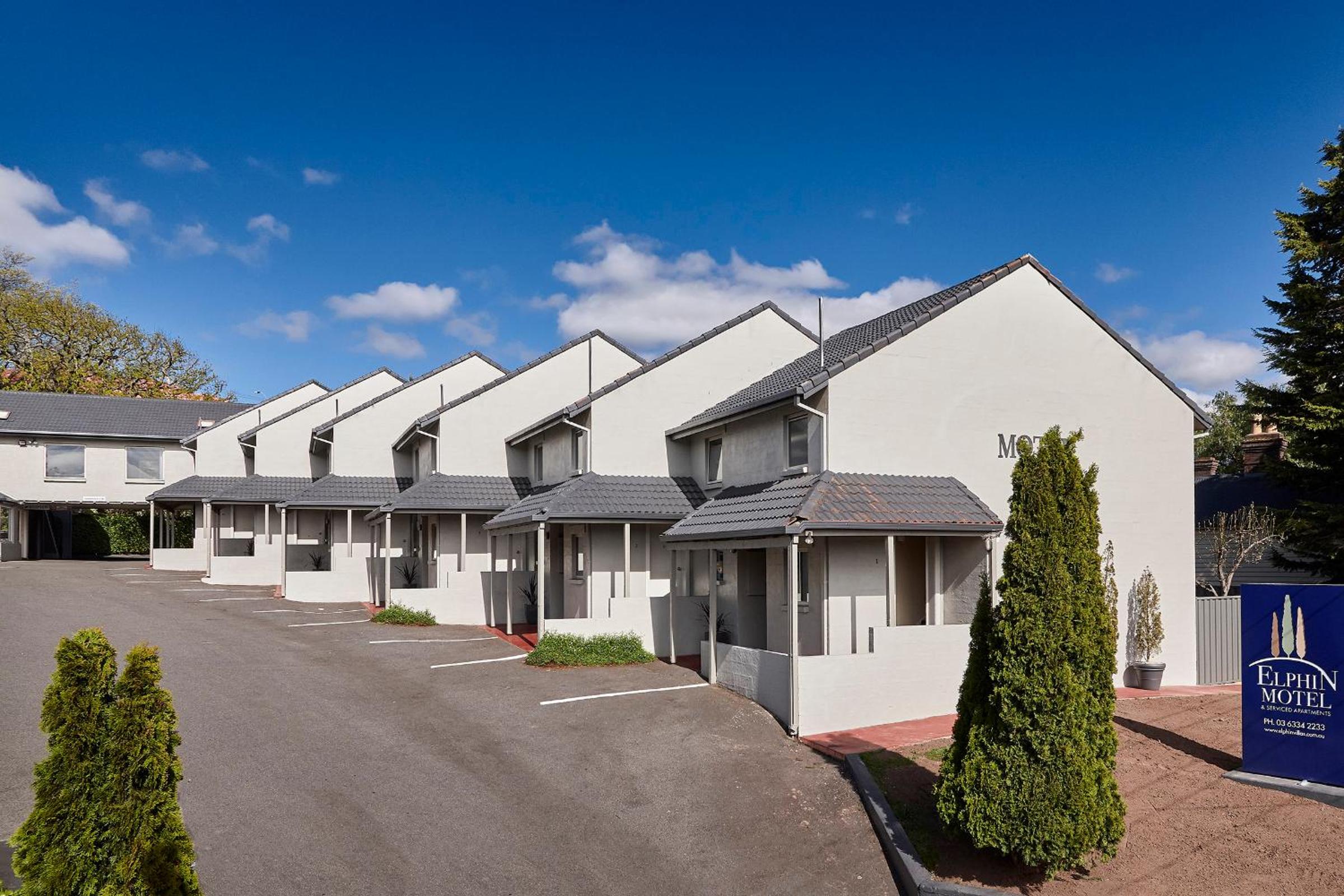 Two-Bedroom Apartment Upstairs (Internal Staircase) includes Free Parking and Wifi photo 3