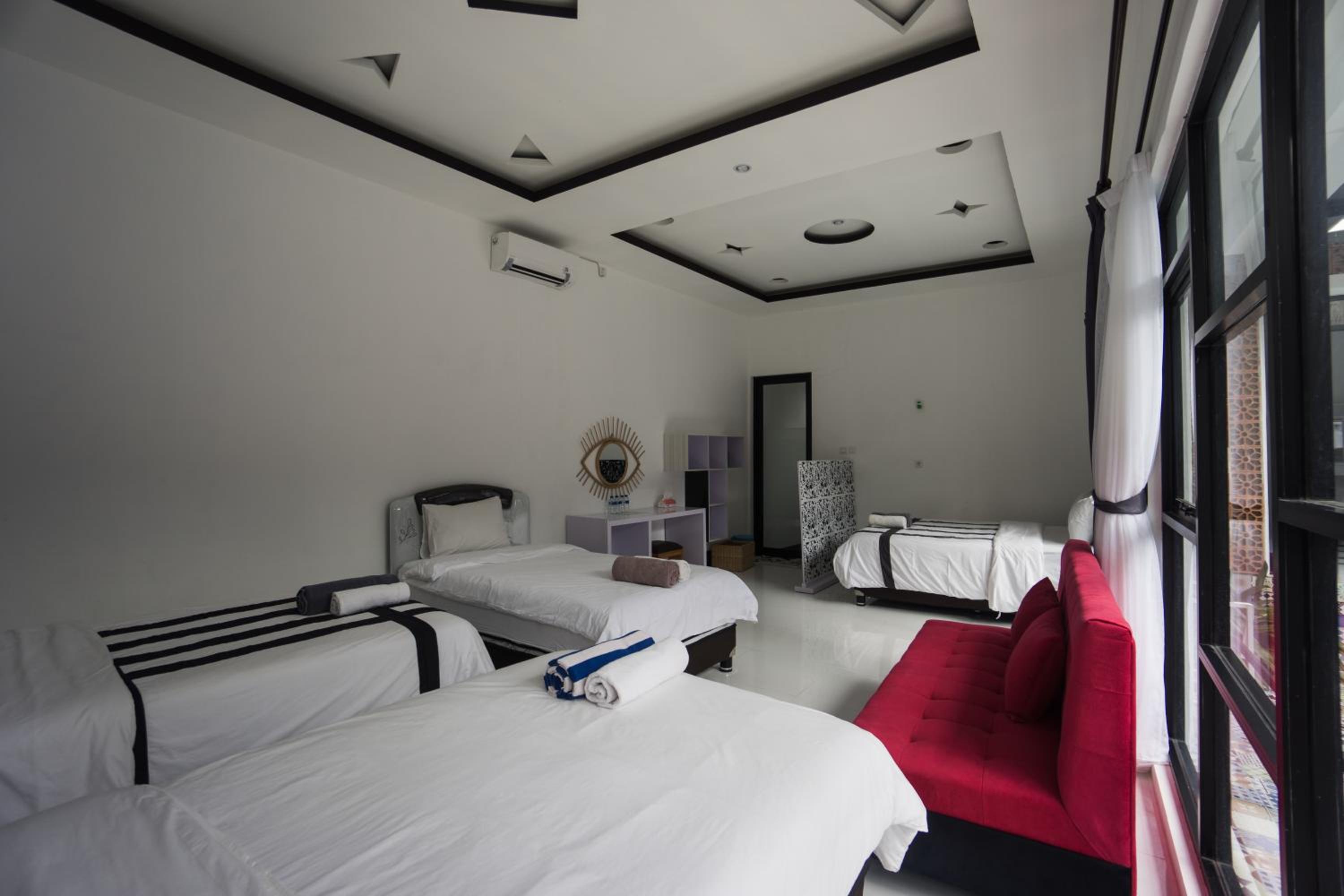 Deluxe Quadruple Room - Photo 11