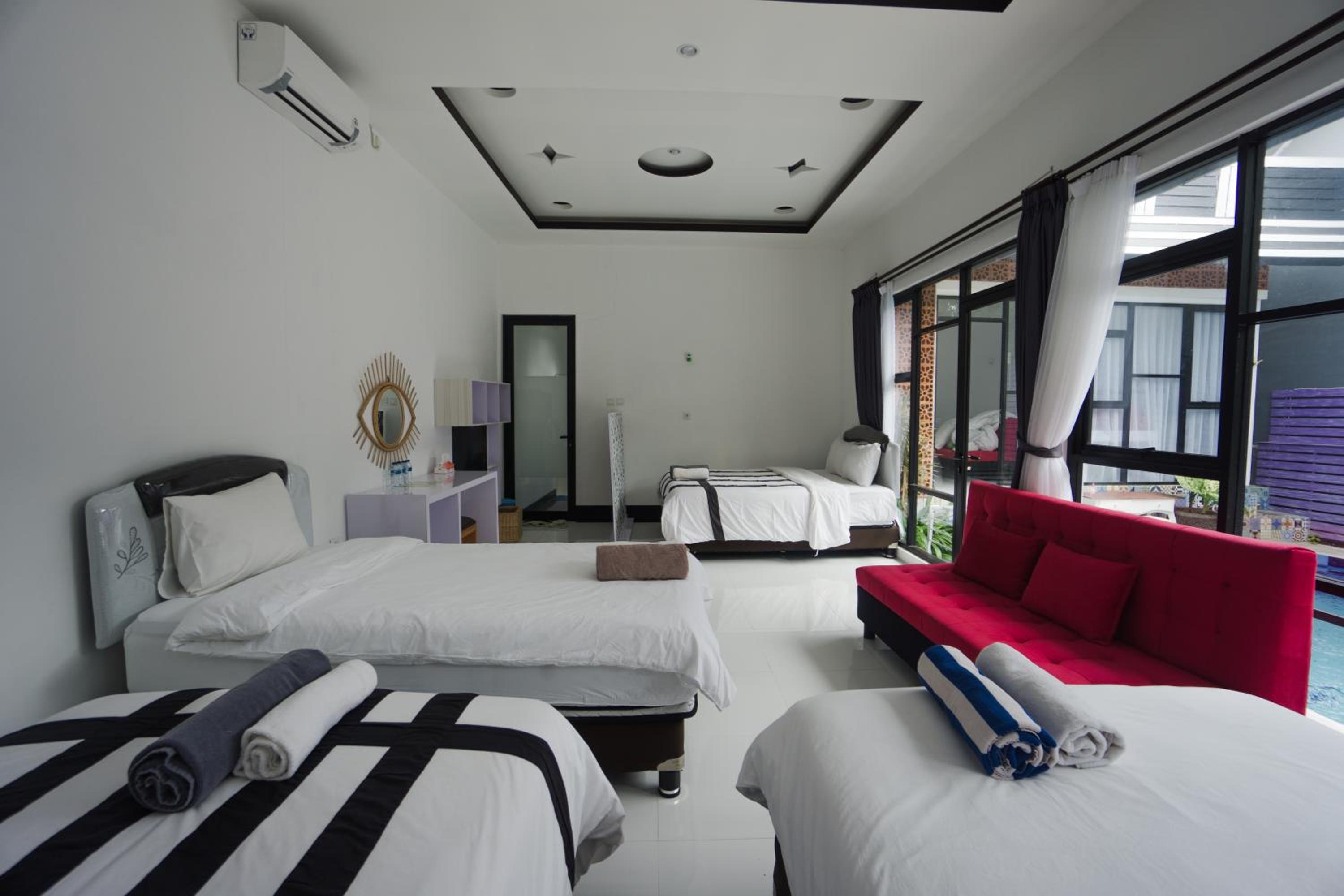 Deluxe Quadruple Room - Photo 12