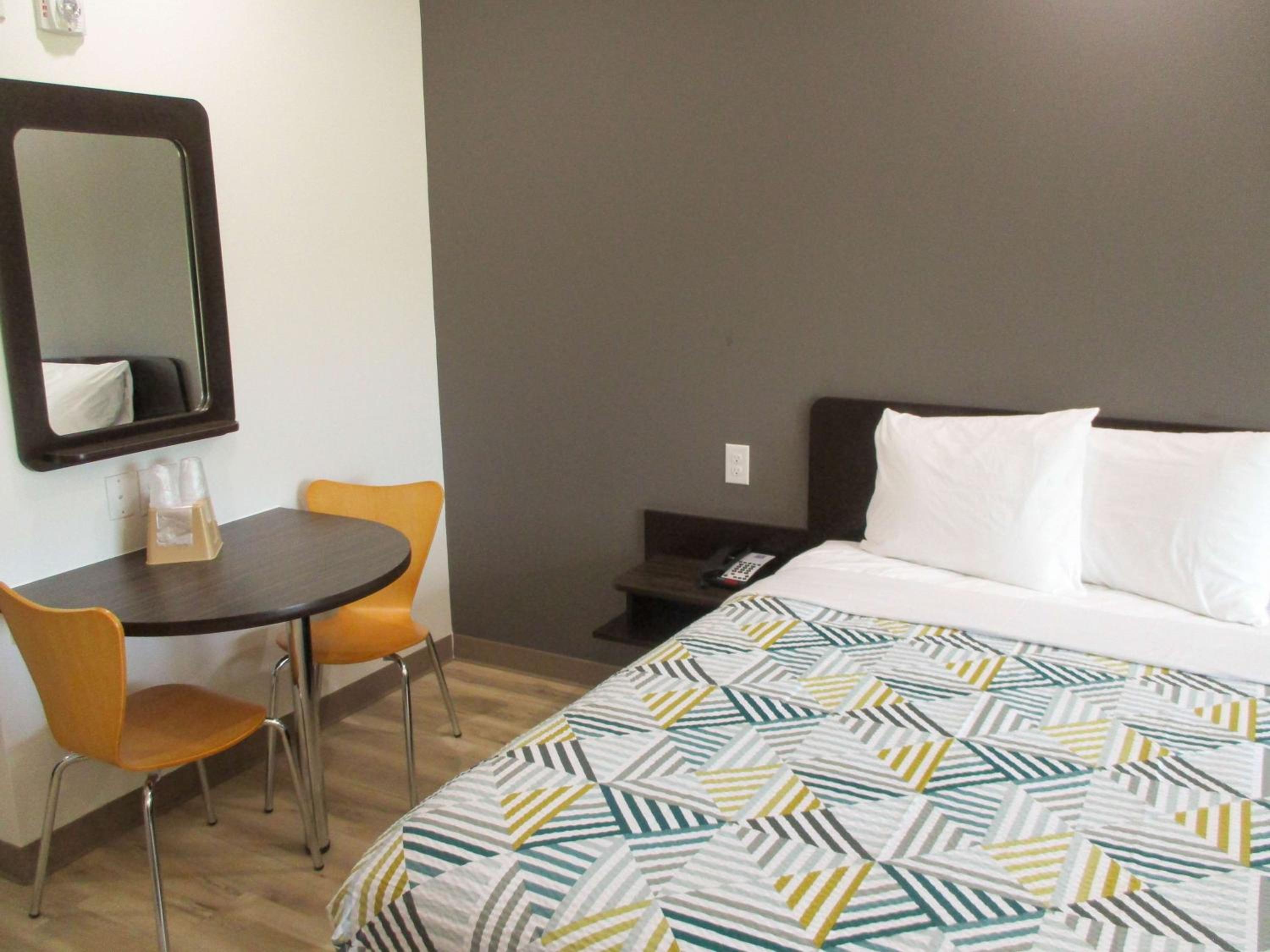King Room - Disability Access - Non-Smoking - Photo 4