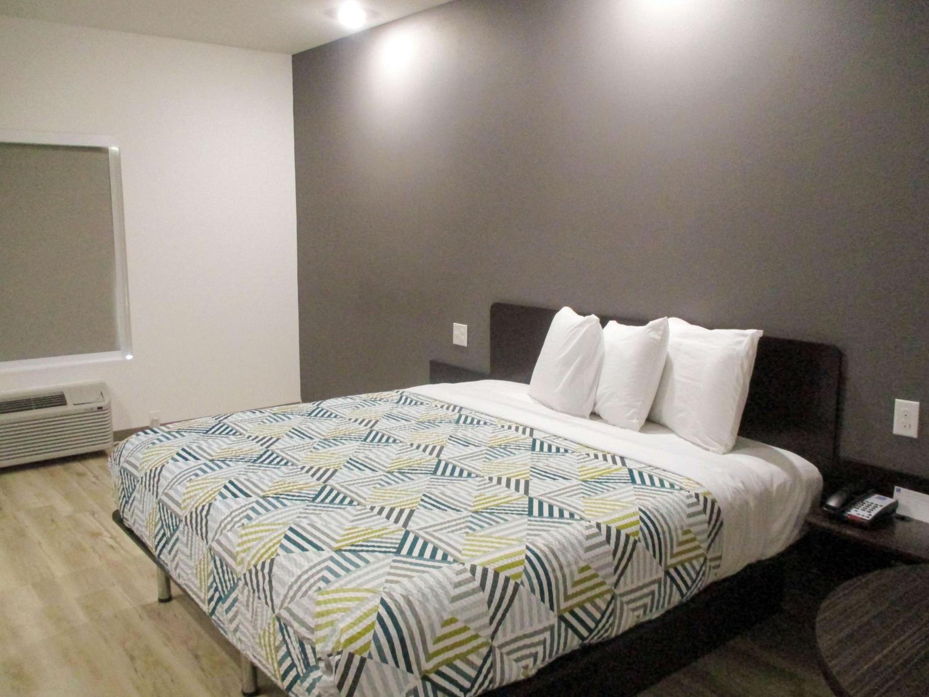 King Room - Disability Access - Non-Smoking - Photo 5