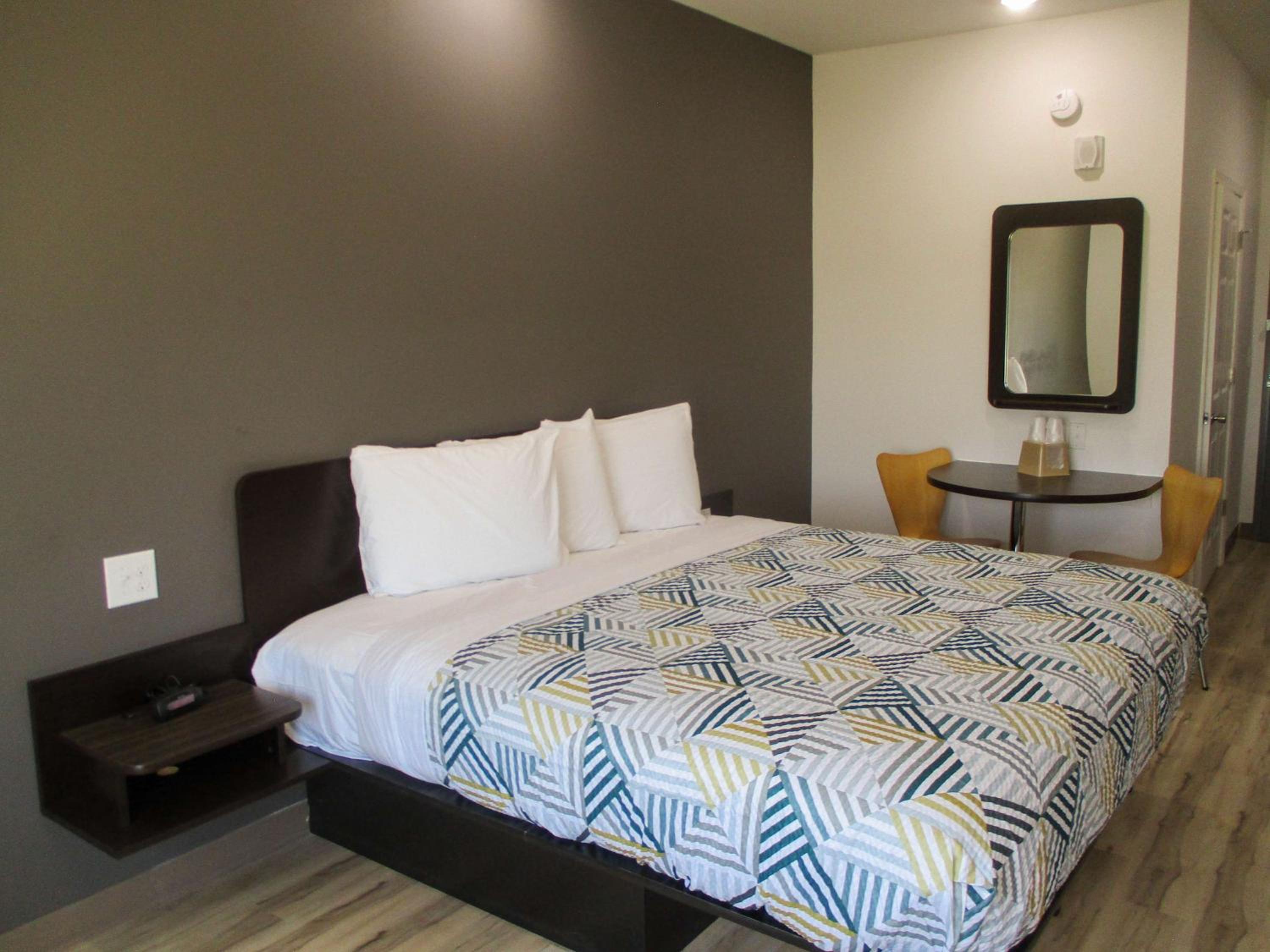 King Room - Disability Access - Non-Smoking - Photo 8