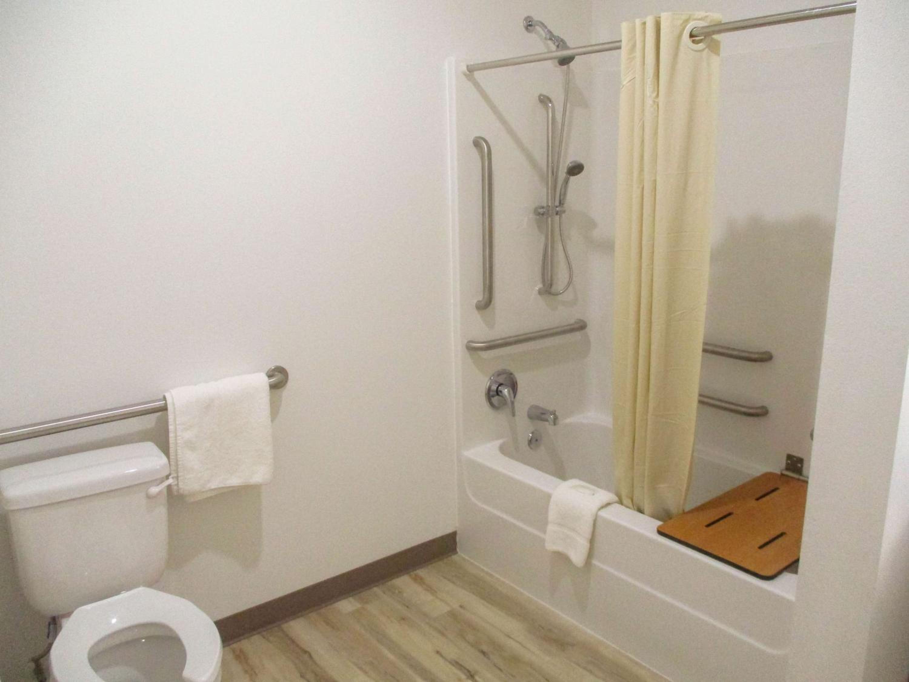 King Room - Disability Access - Non-Smoking - Photo 10
