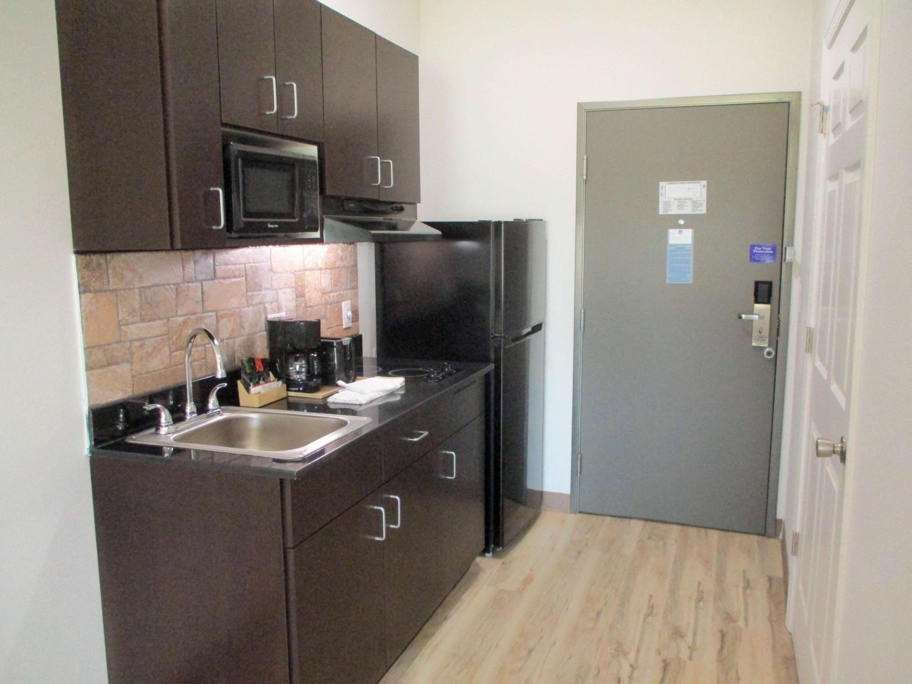 King Room - Disability Access - Non-Smoking - Photo 12