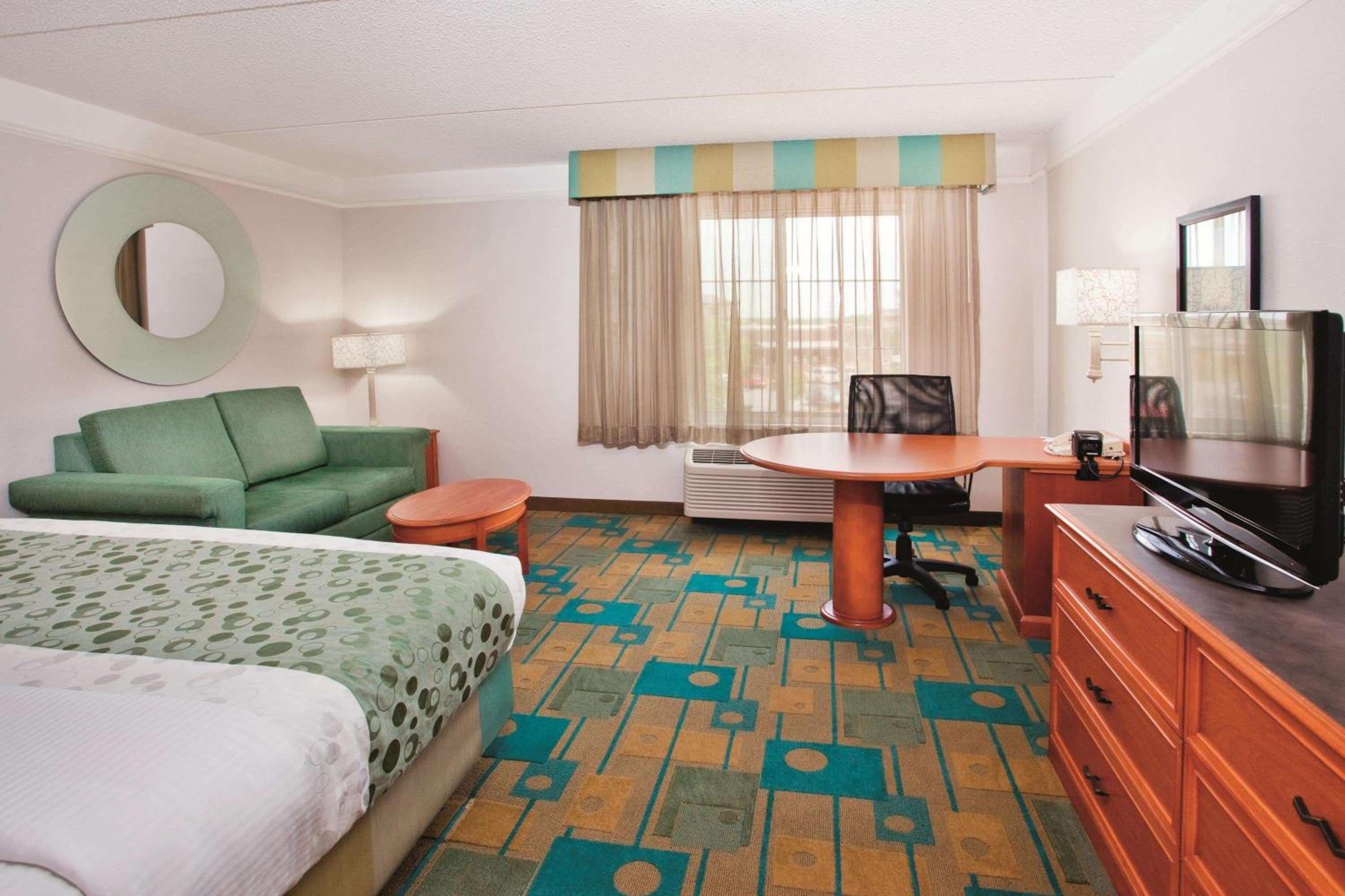 1 King Bed, Executive Room, Non-Smoking - Photo 5
