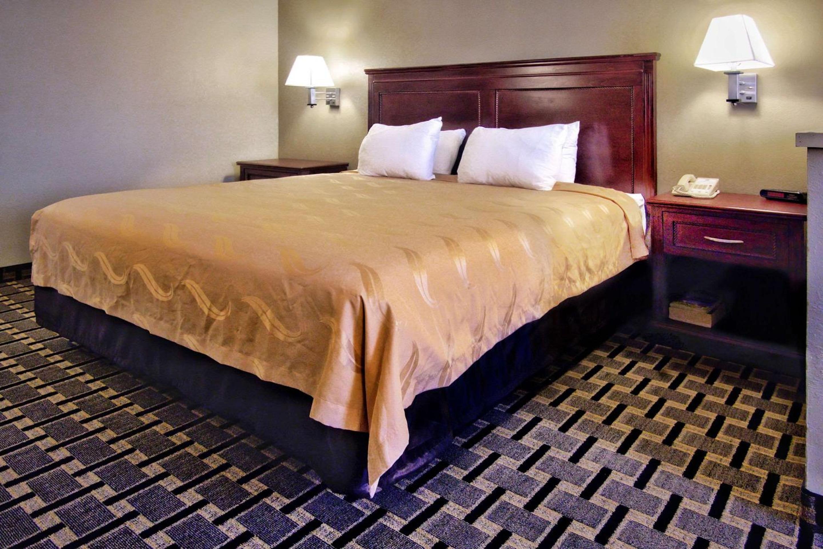 King Room - Non-Smoking - Photo 1