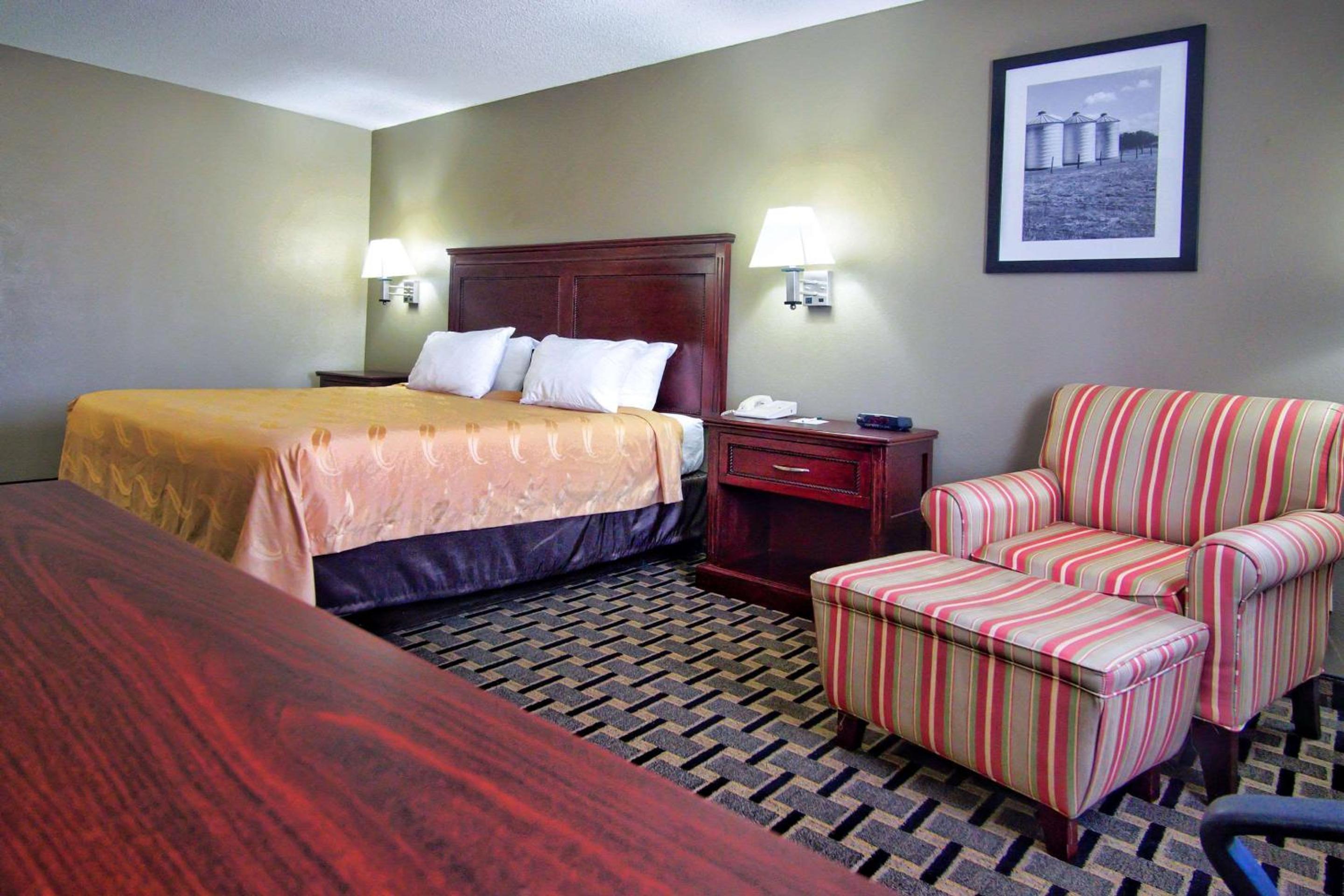 King Room - Non-Smoking - Photo 2