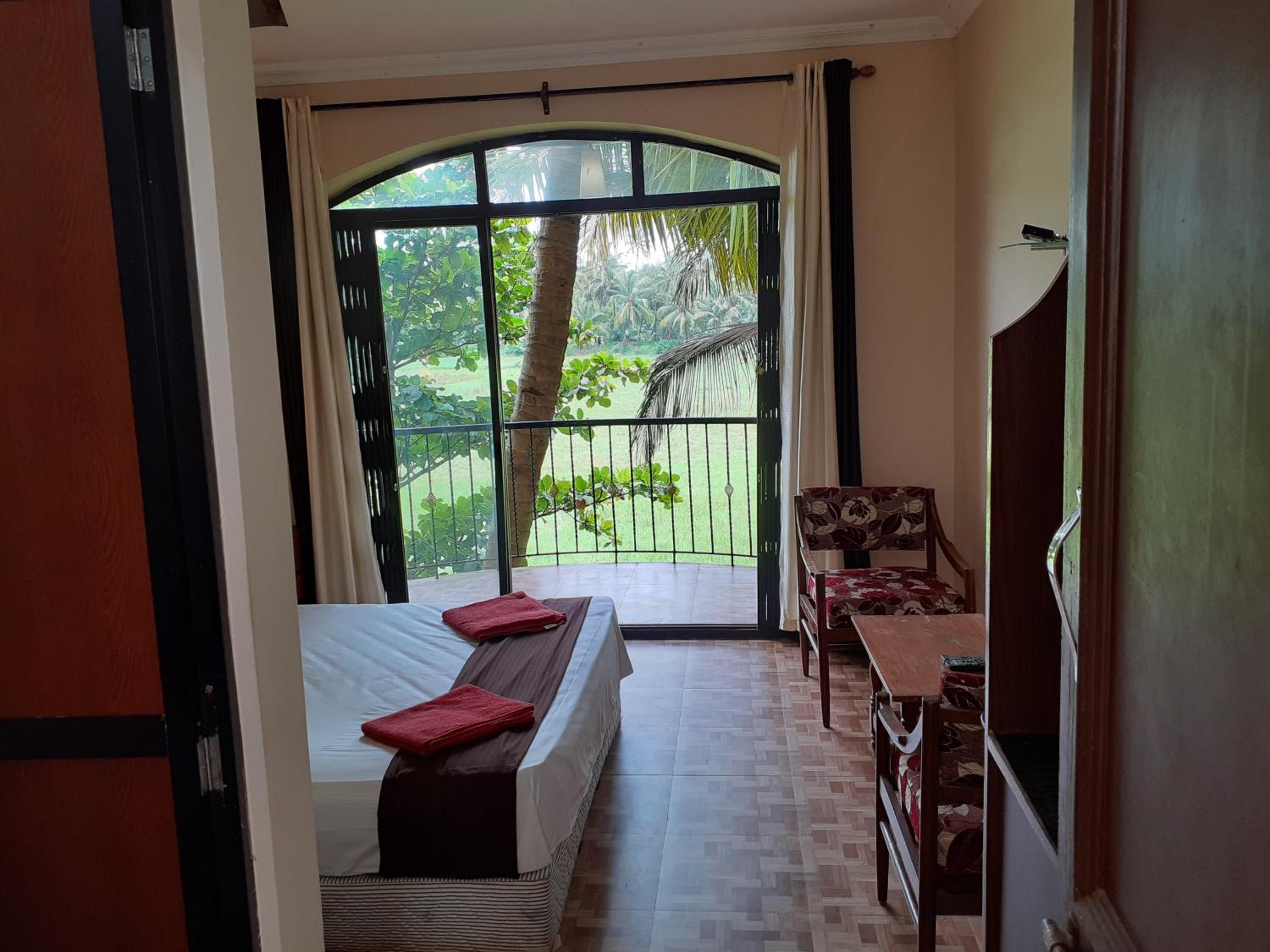 Deluxe Double Room with Balcony photo 2