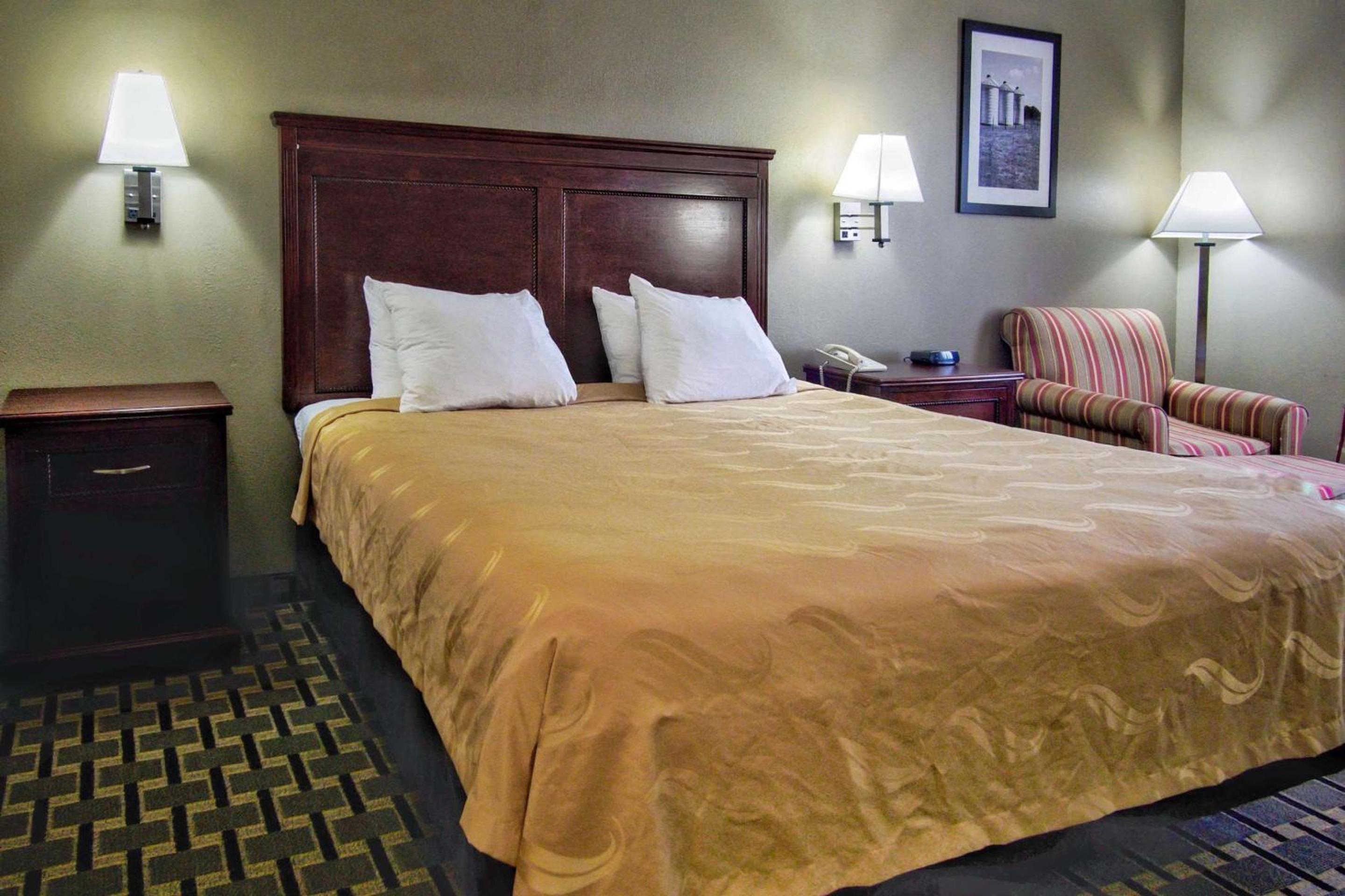 King Room - Non-Smoking - Photo 4