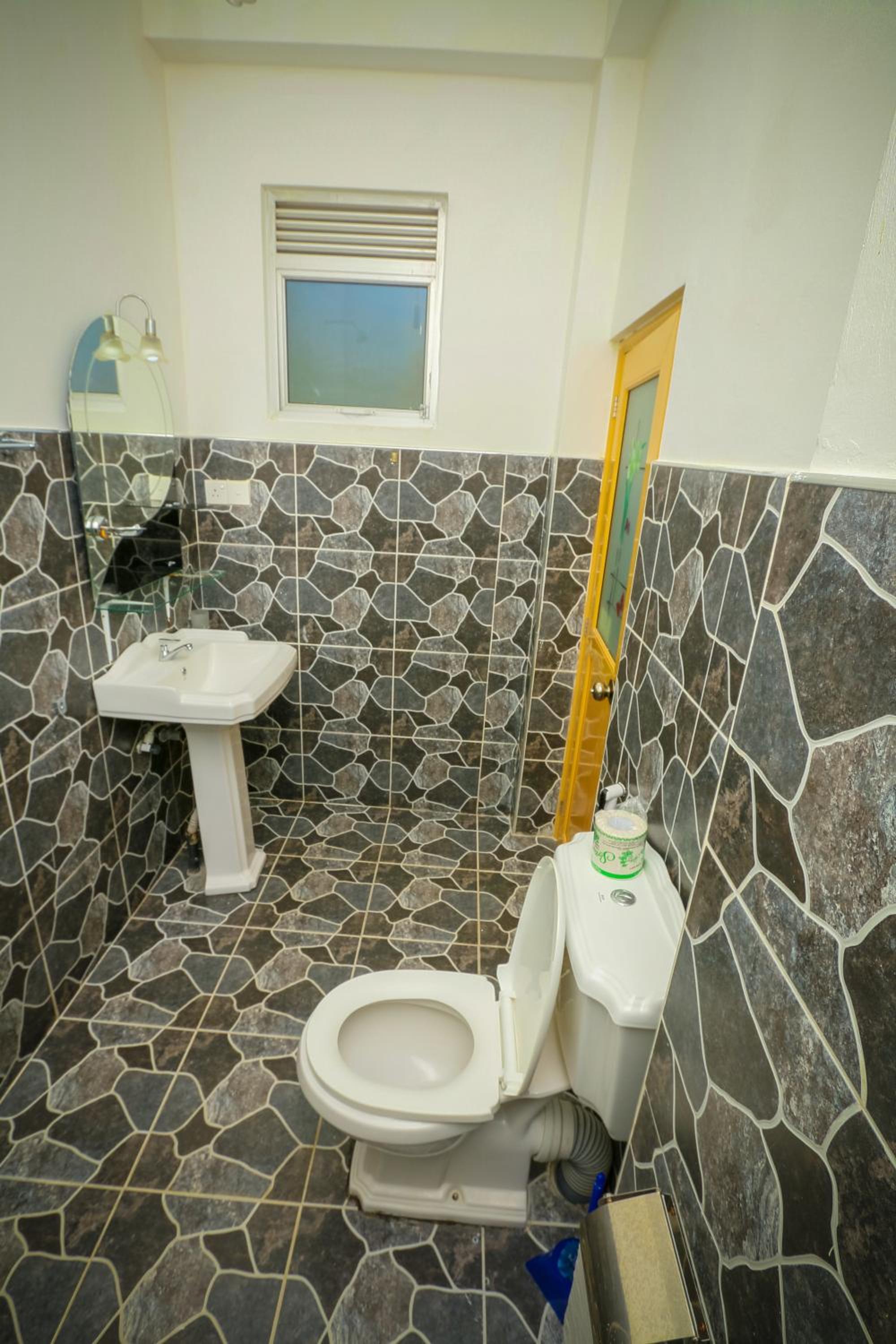 Family Room with Bathroom photo 3