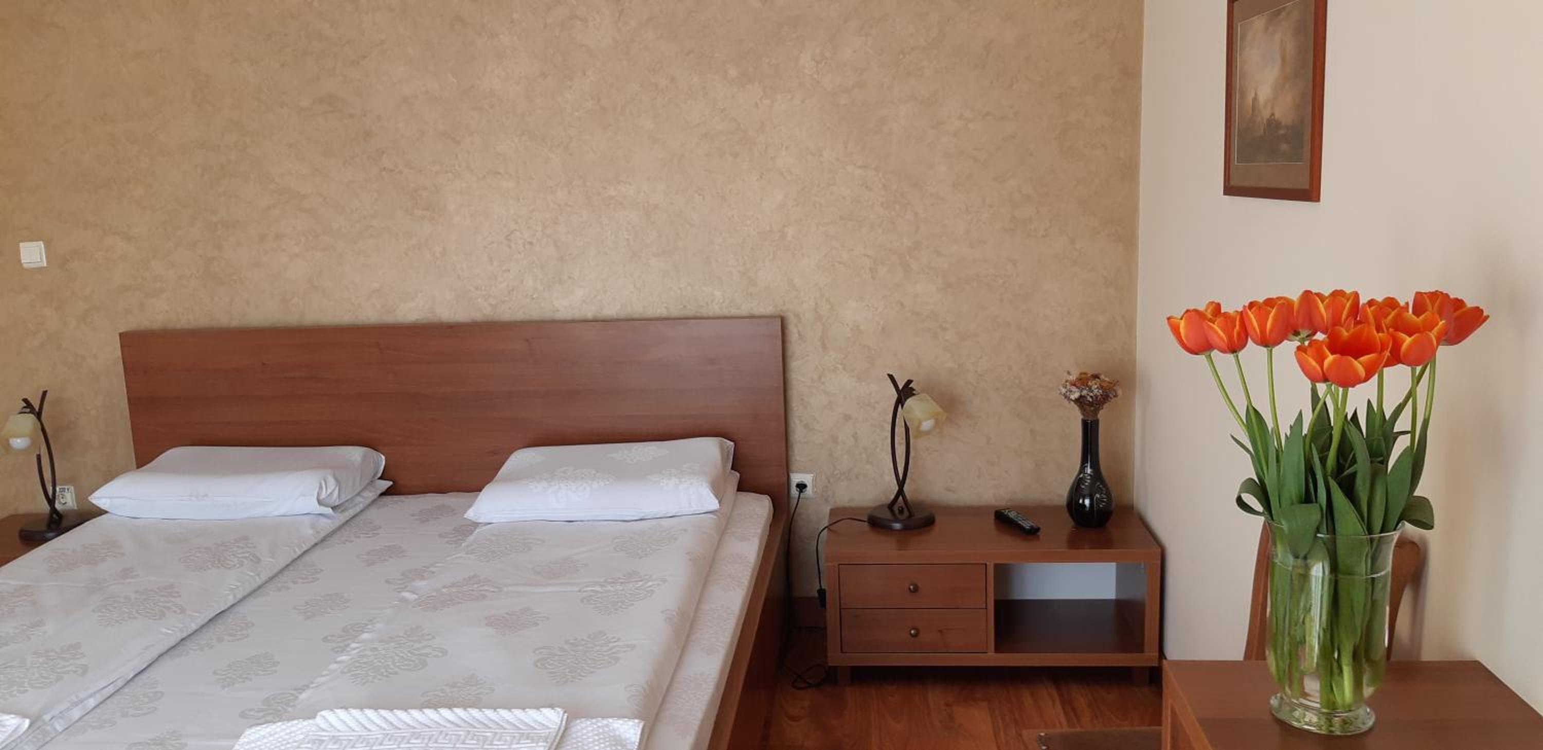 Double Room - Photo 8