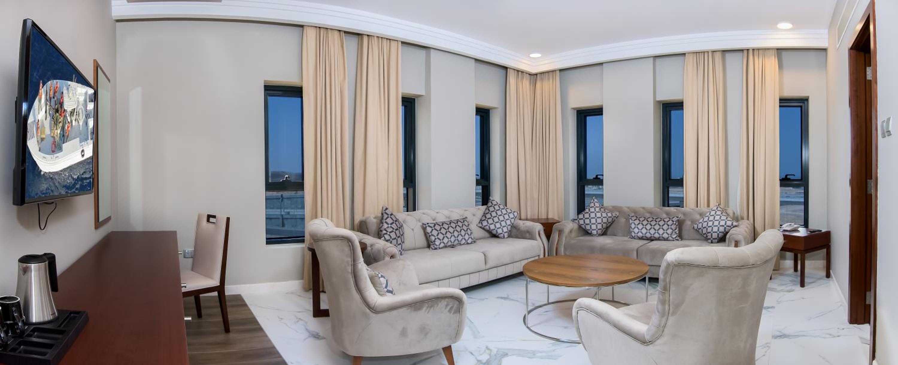 Executive Suite - Photo 8