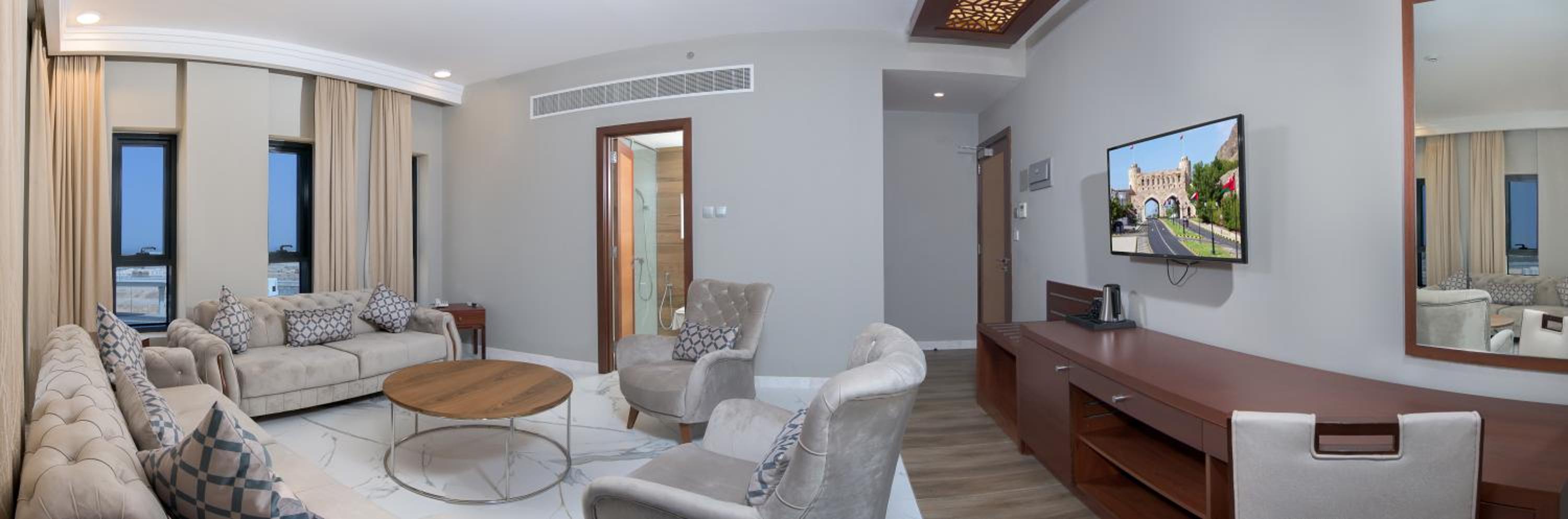 Executive Suite - Photo 2