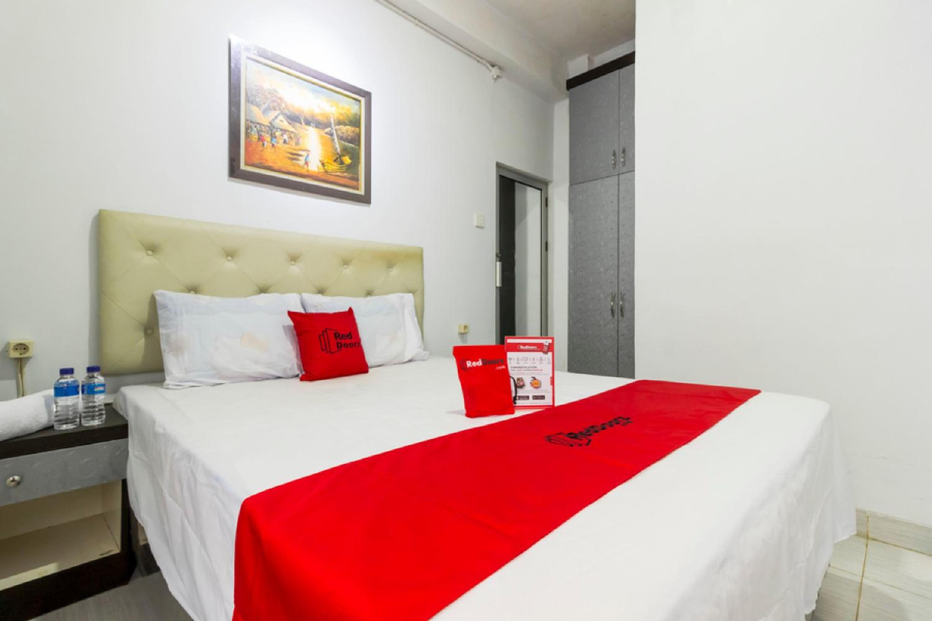 RedDoorz Double Room
