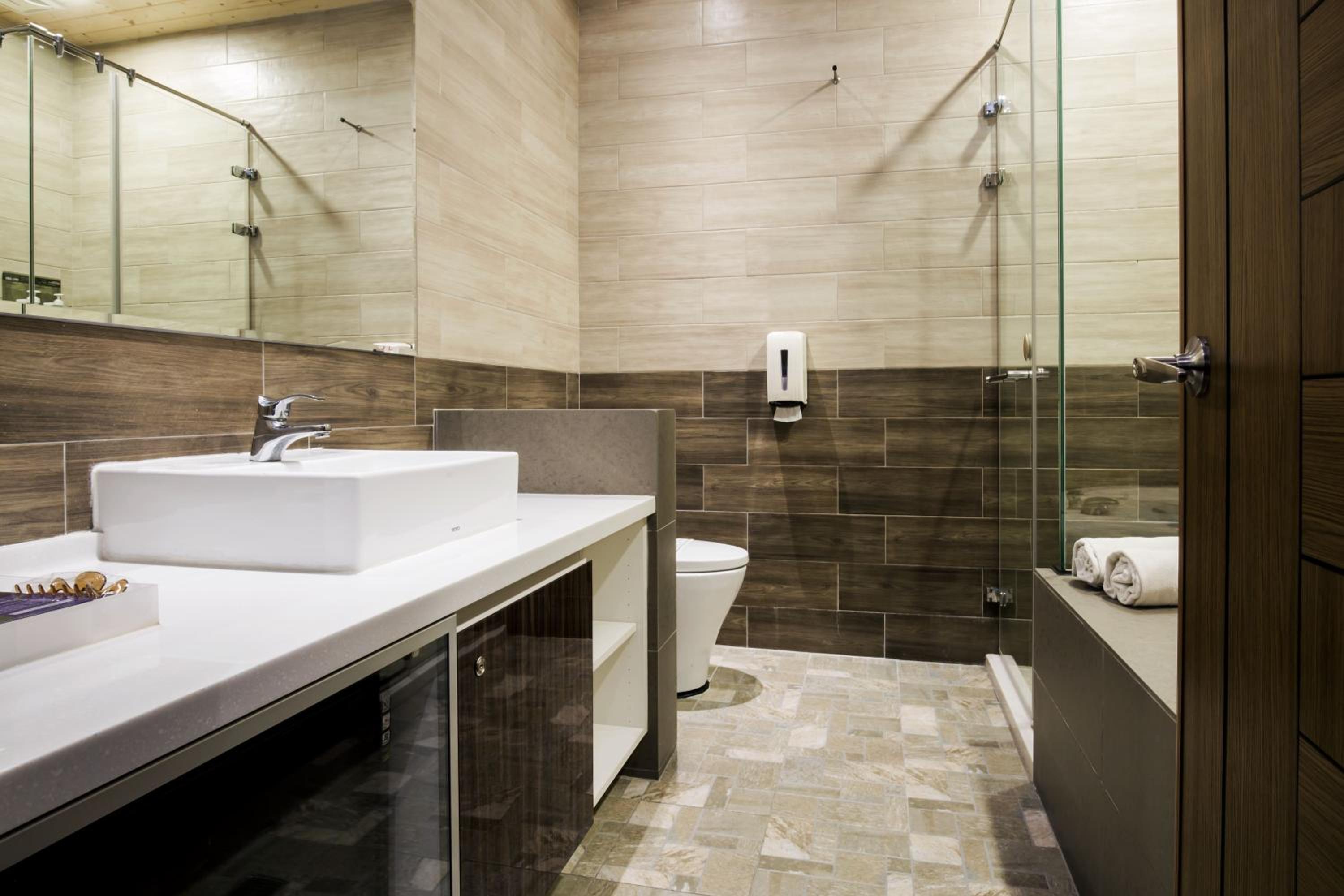 Business Double Room - Photo 11
