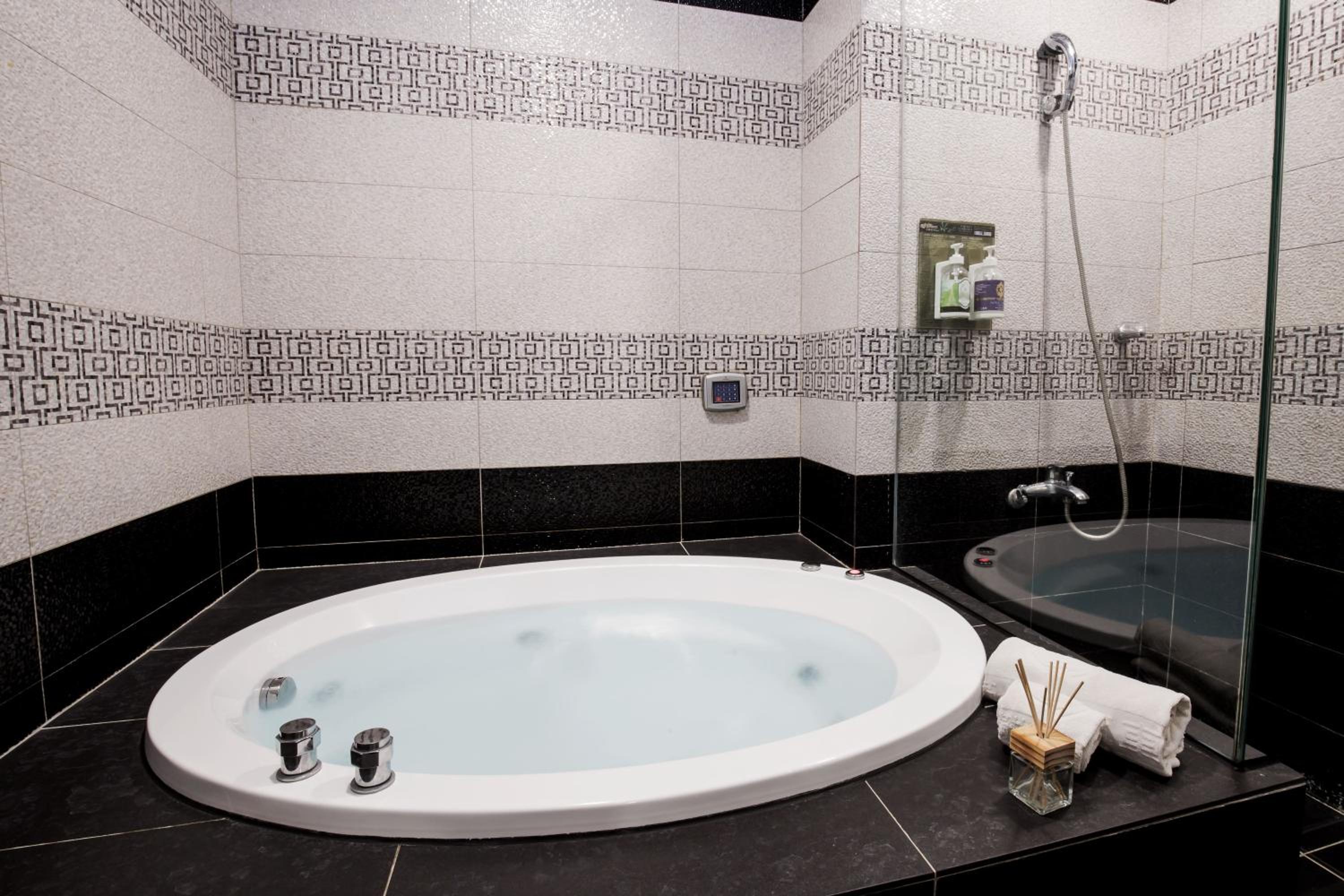 Business Double Room - Photo 9
