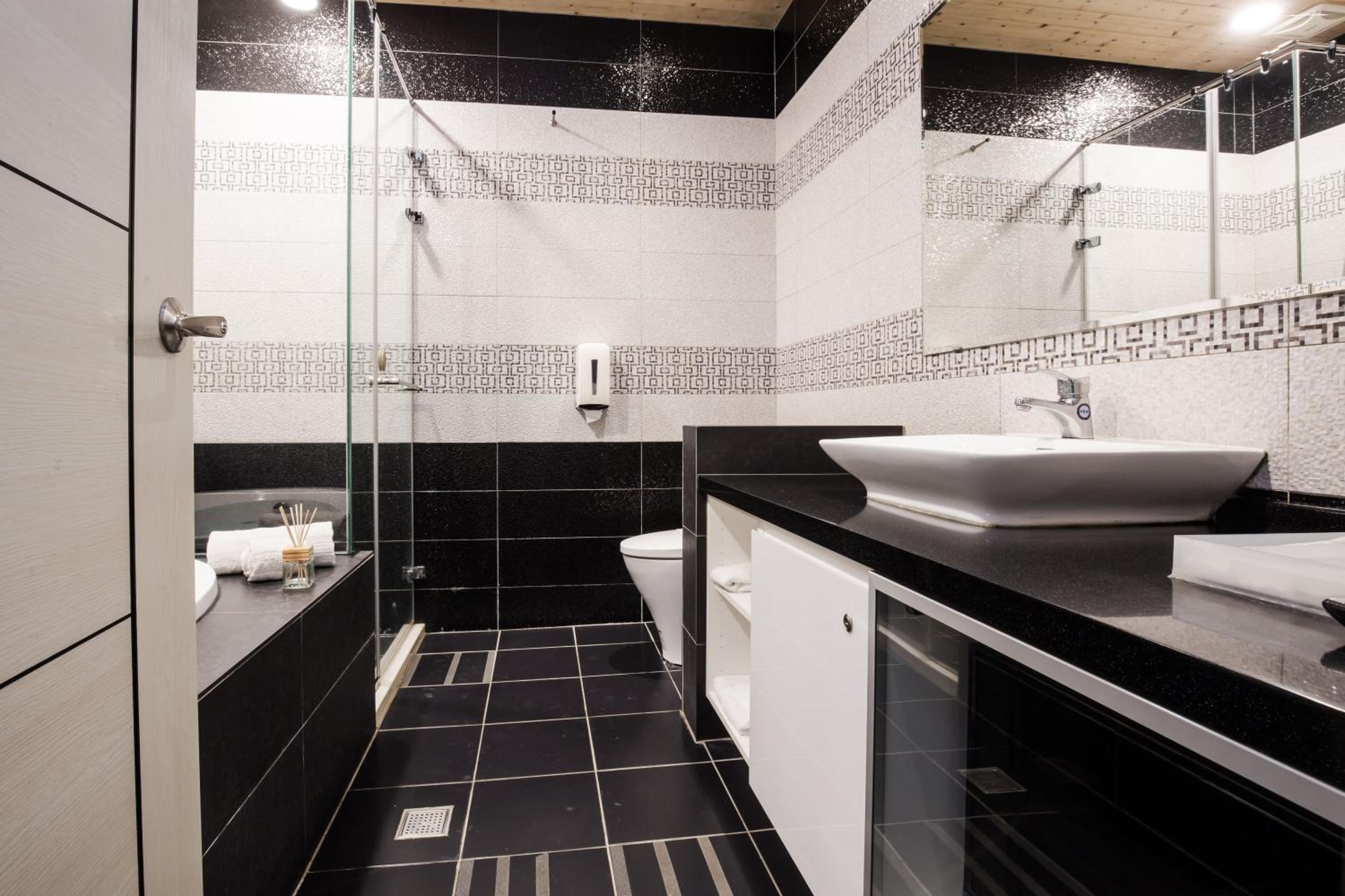 Business Double Room - Photo 8