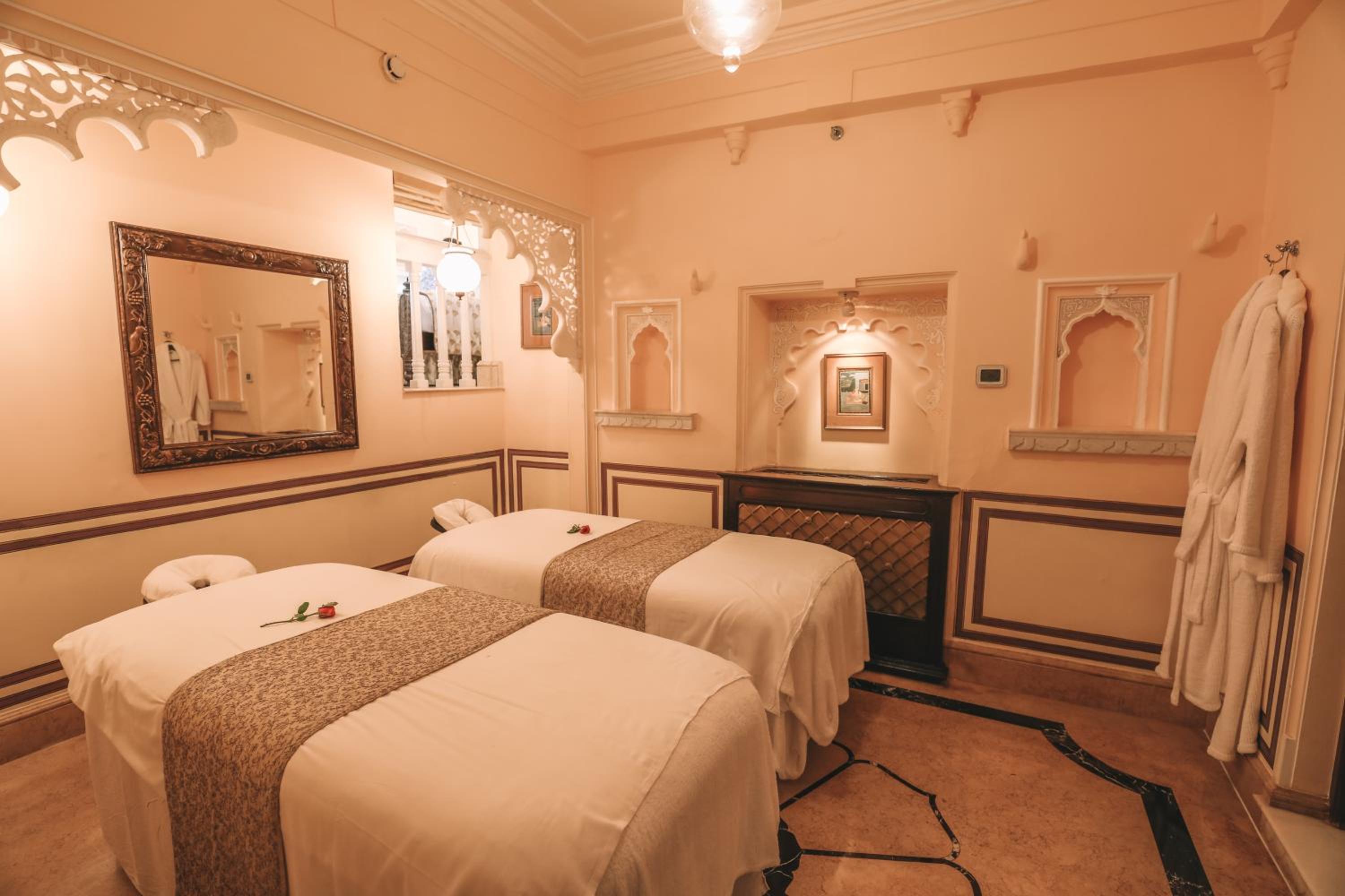 Historical Suite with Lake View - Photo 6