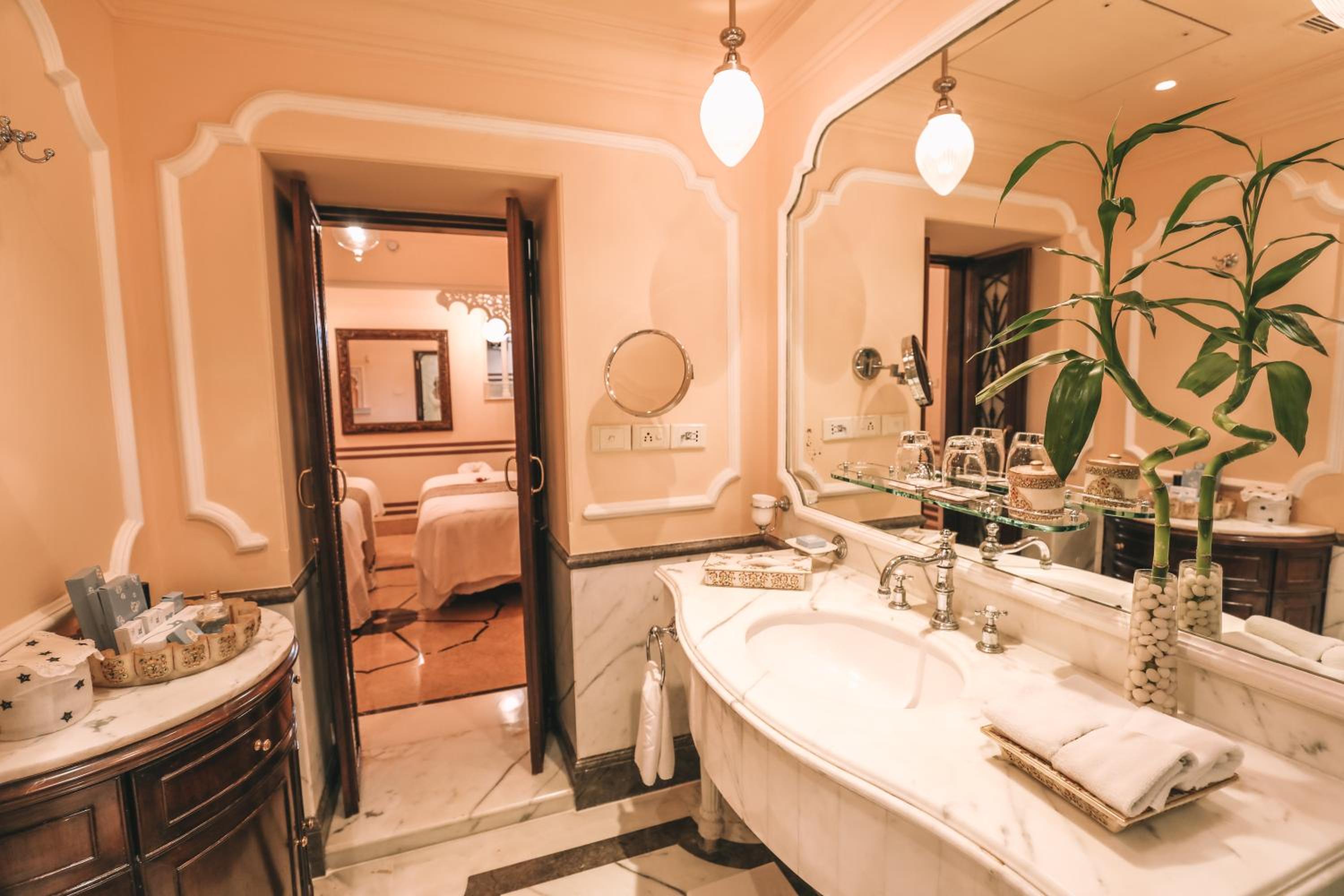 Historical Suite with Lake View - Photo 3