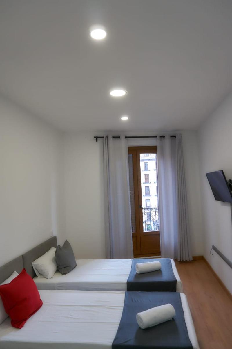 Standard Twin Room with Shared Bathroom photo 1