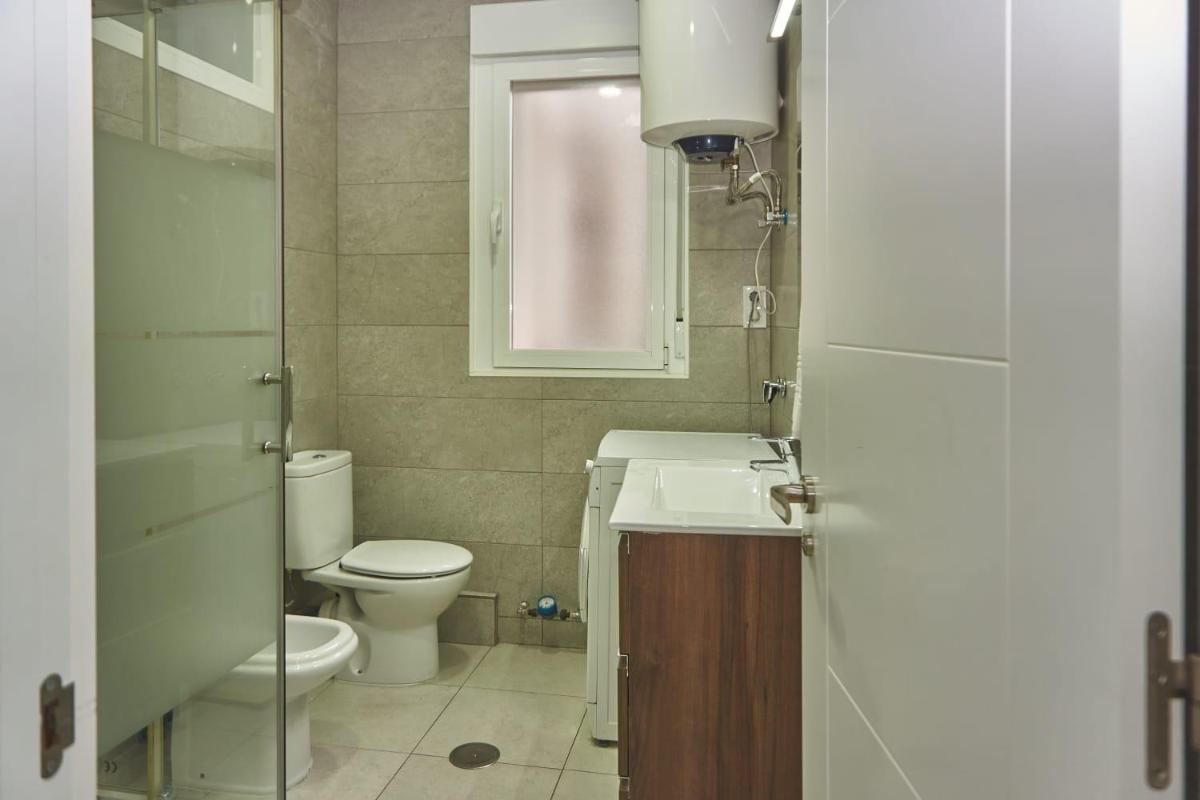 Standard Twin Room with Shared Bathroom photo 3