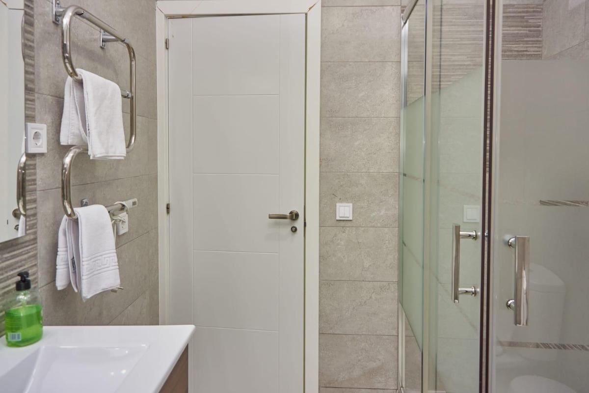 Standard Twin Room with Shared Bathroom photo 2