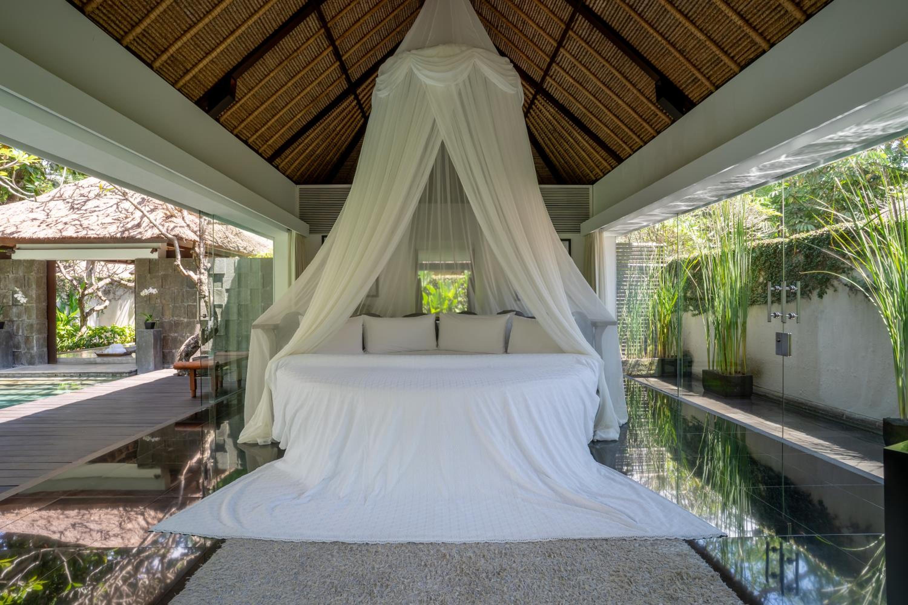 One-Bedroom Luxury Pool Villa with Free Airport Transfer - Photo 3