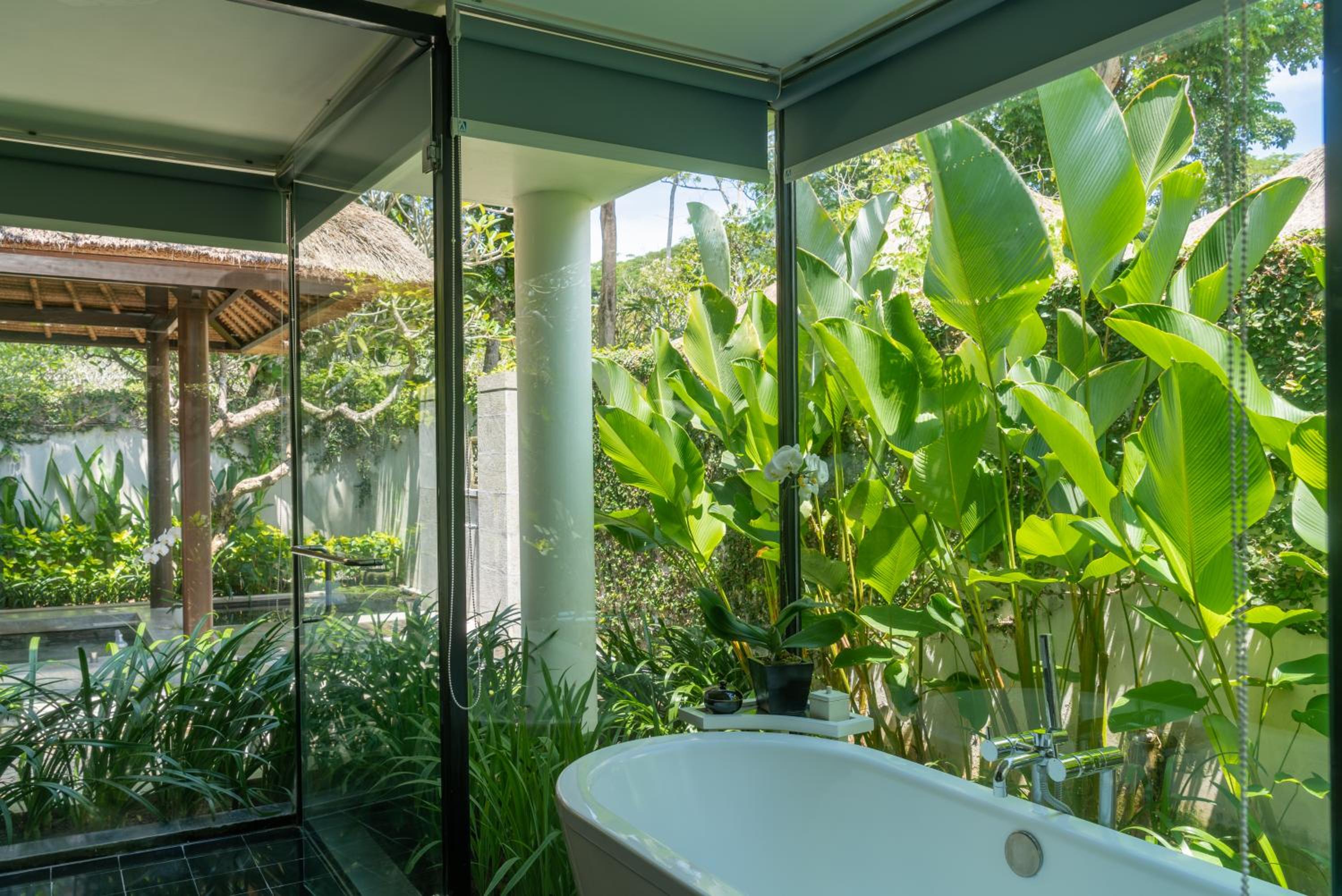 One-Bedroom Luxury Pool Villa with Free Airport Transfer - Photo 5