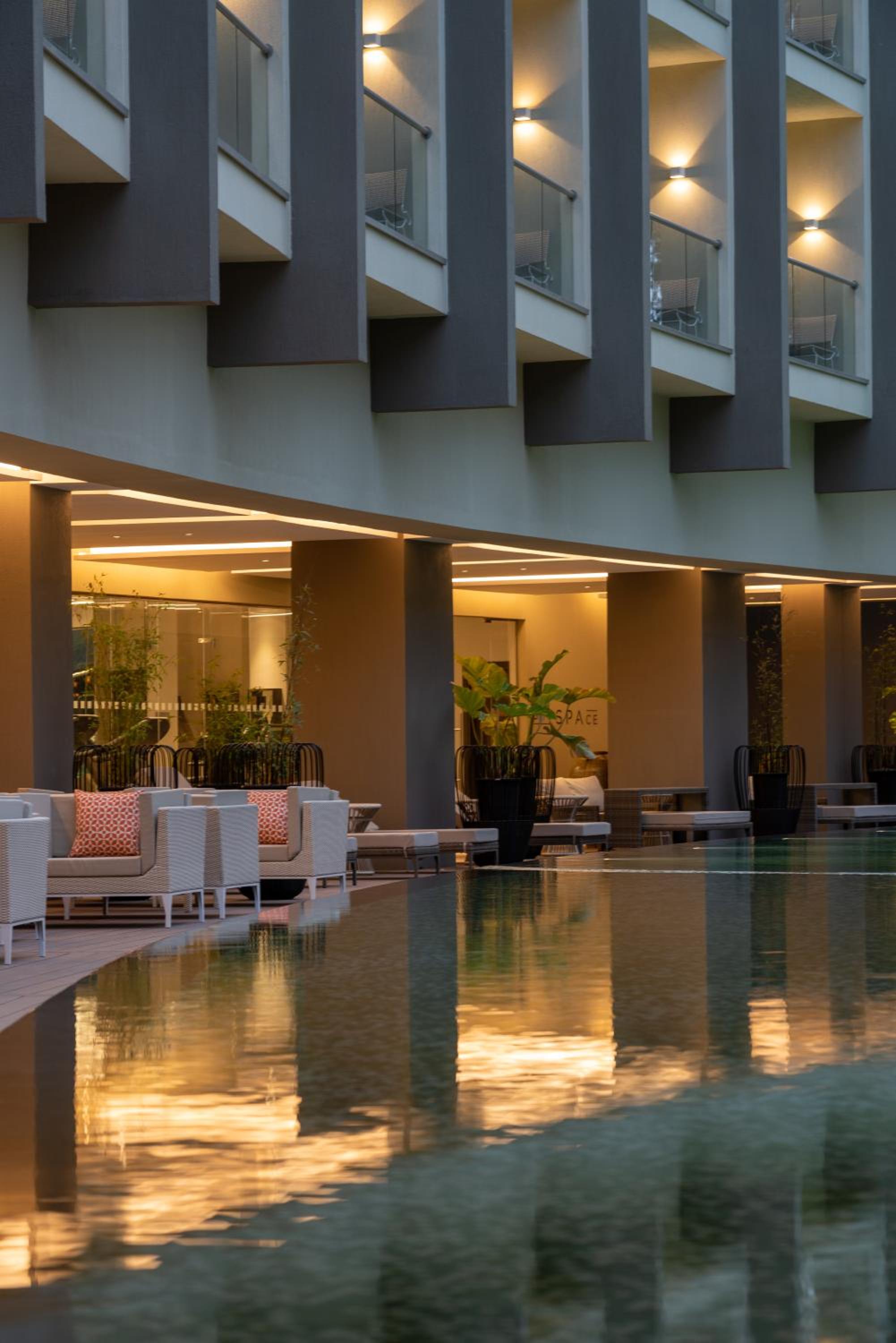 One-Bedroom Suite - Pool View & Lounge Access - Photo 6