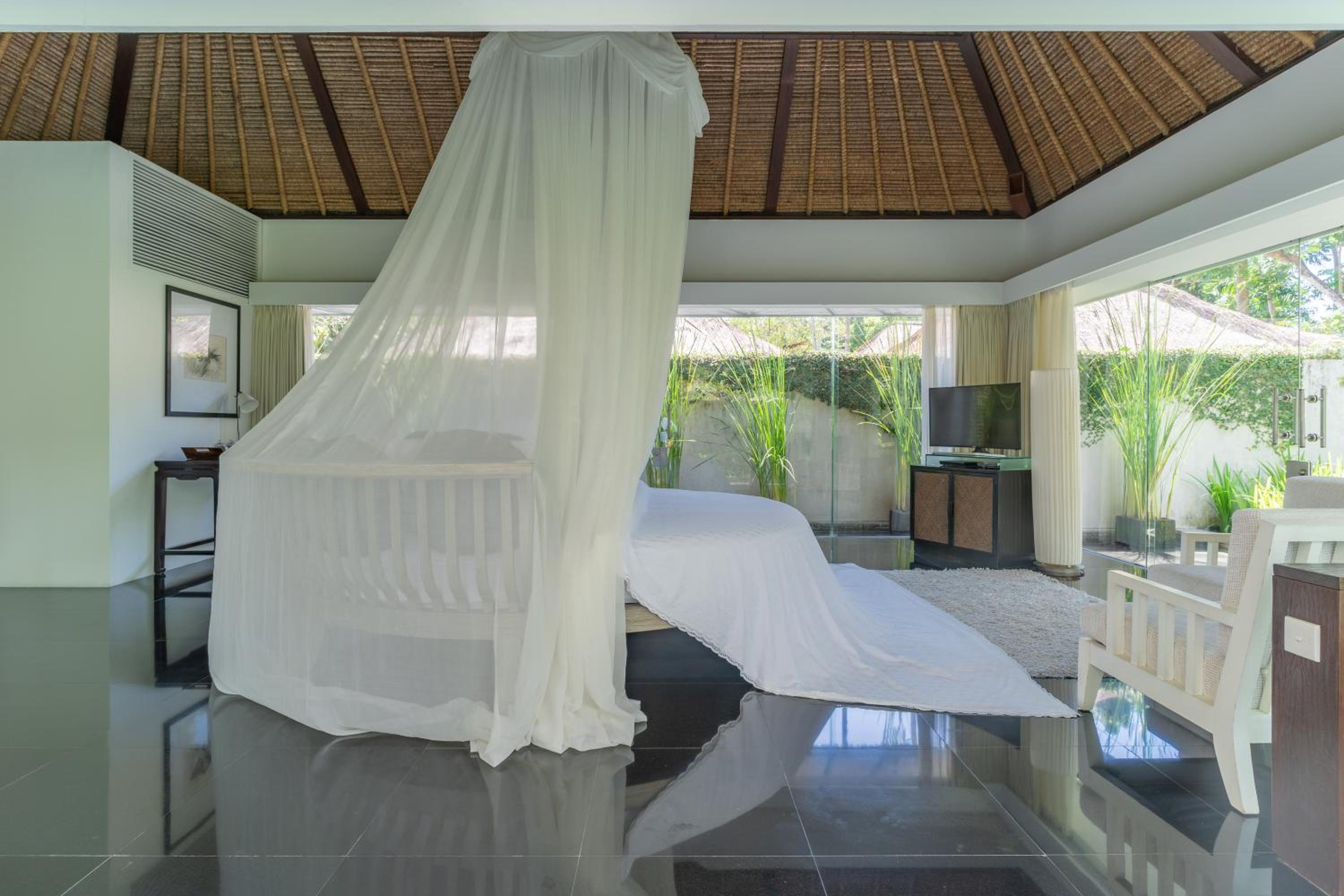 One-Bedroom Luxury Pool Villa with Free Airport Transfer - Photo 8