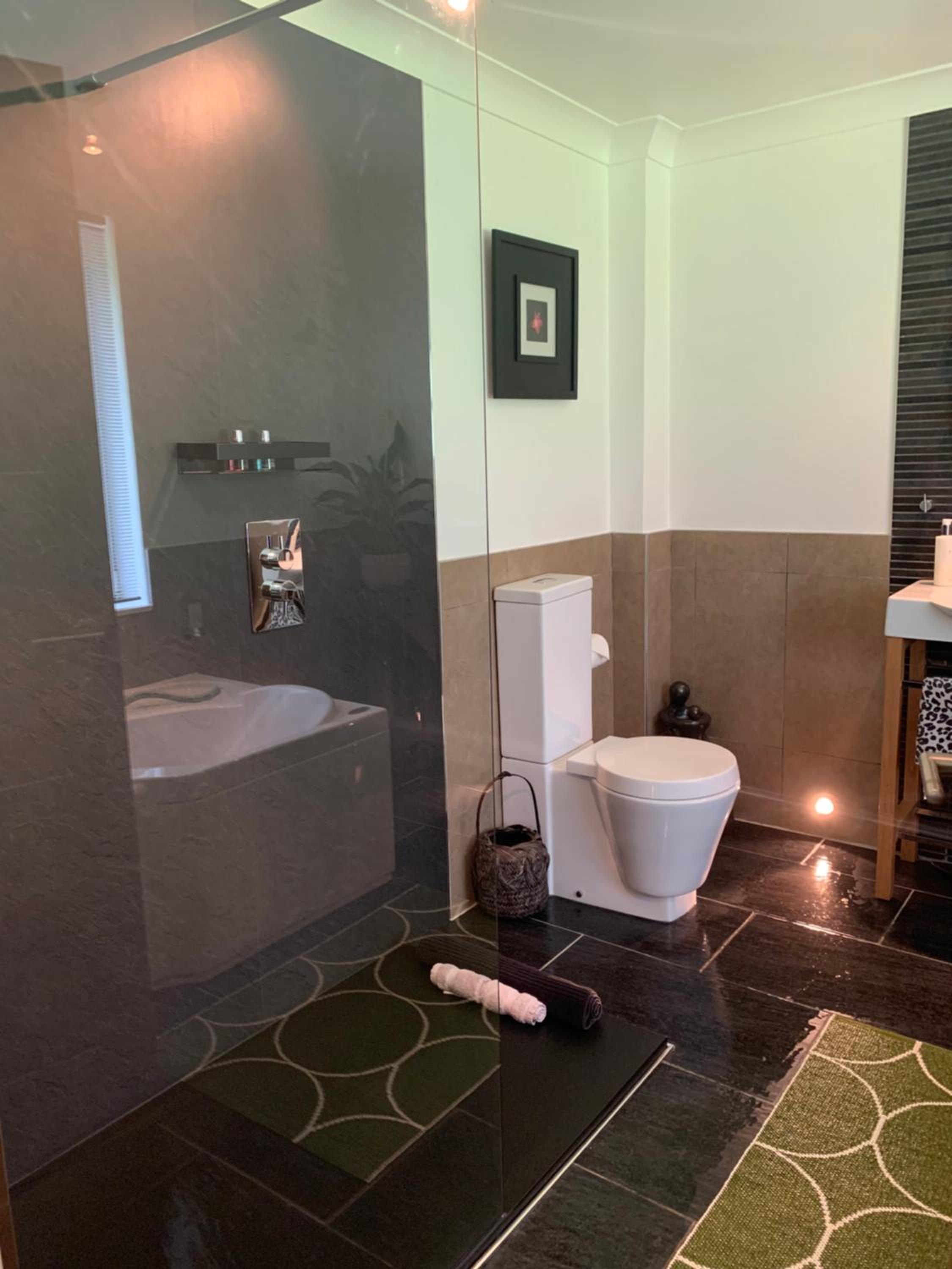 Deluxe King Room - Photo 7