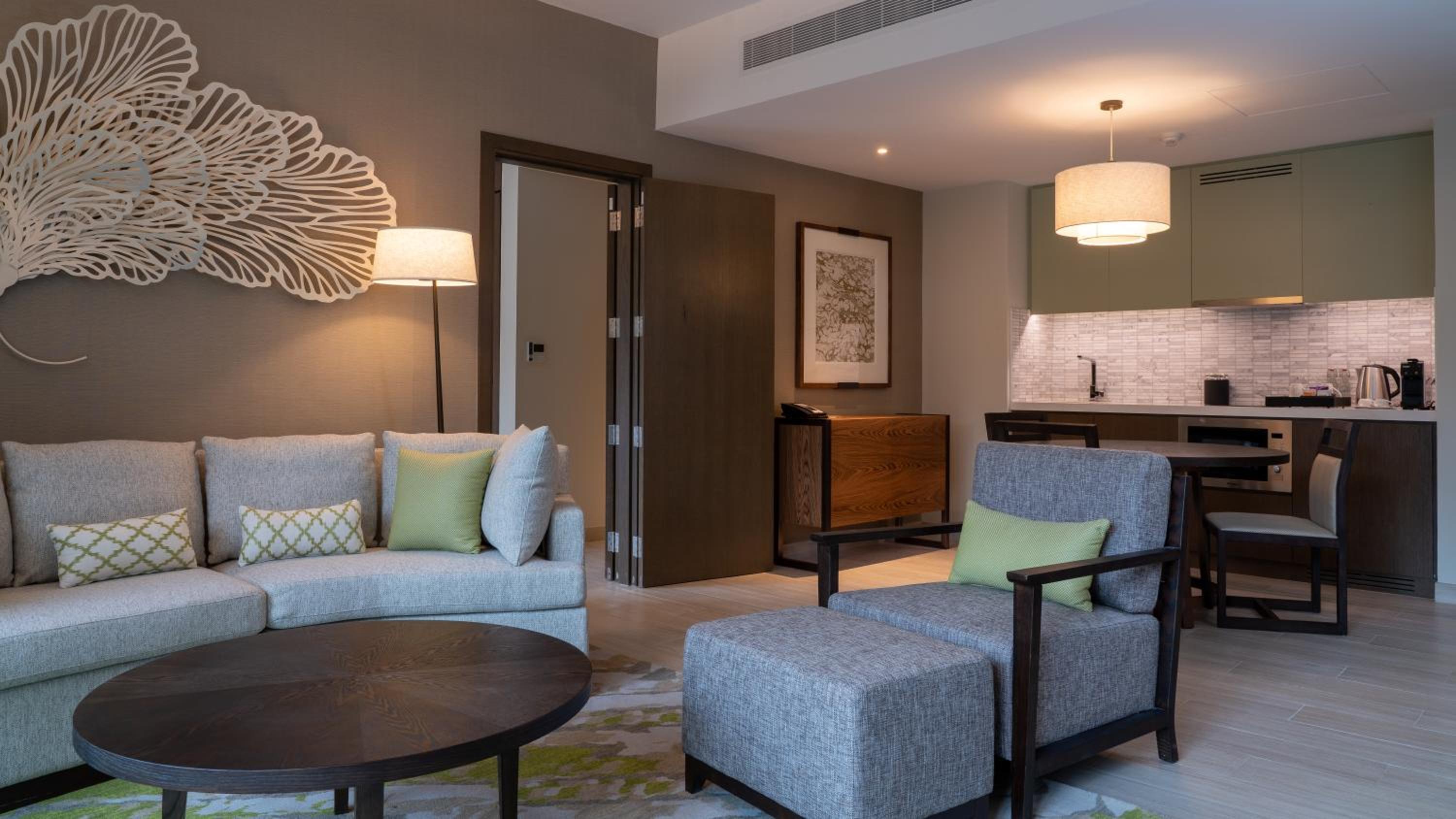 One-Bedroom Suite - Pool View & Lounge Access - Photo 1
