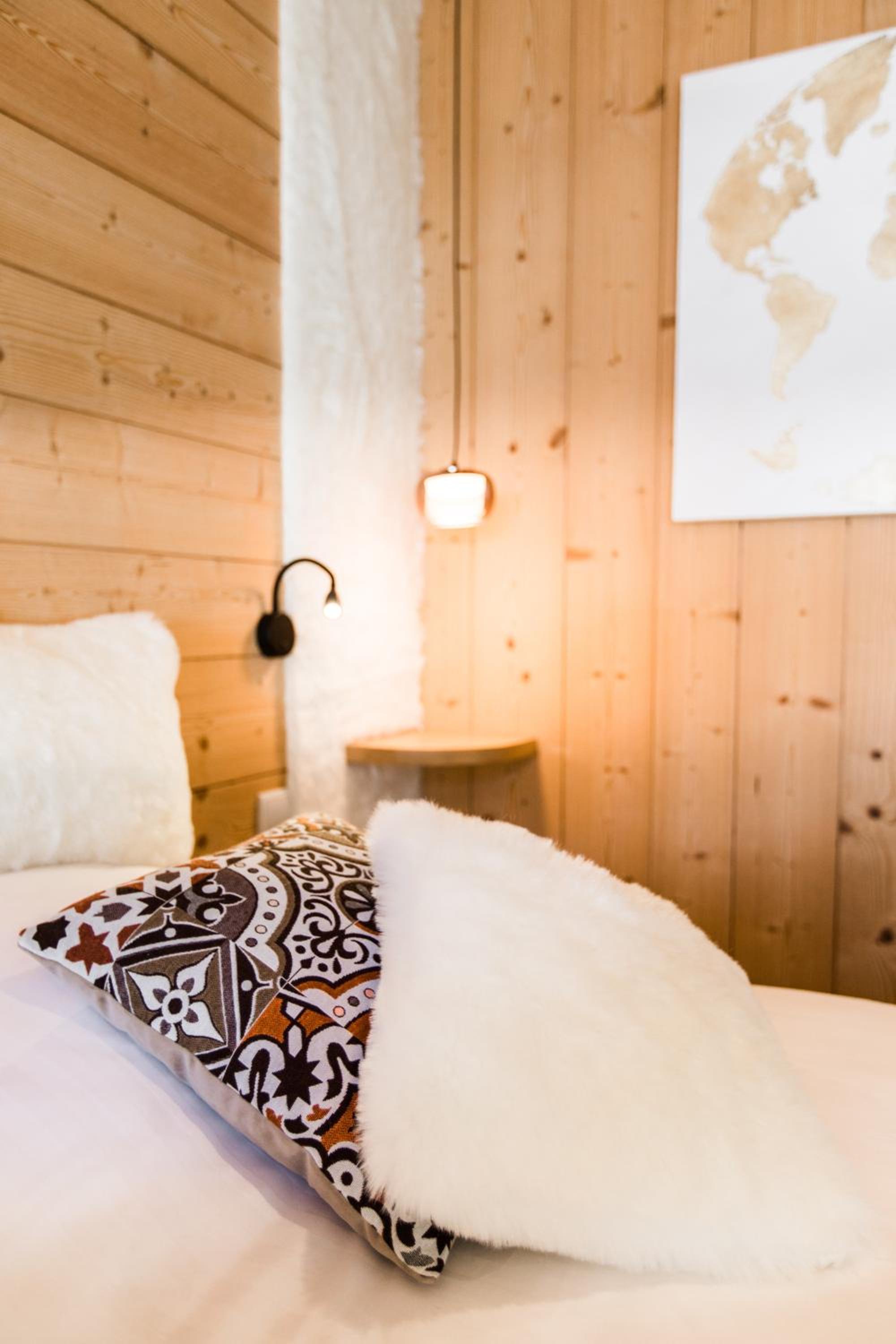Double Room M (2 Adults)