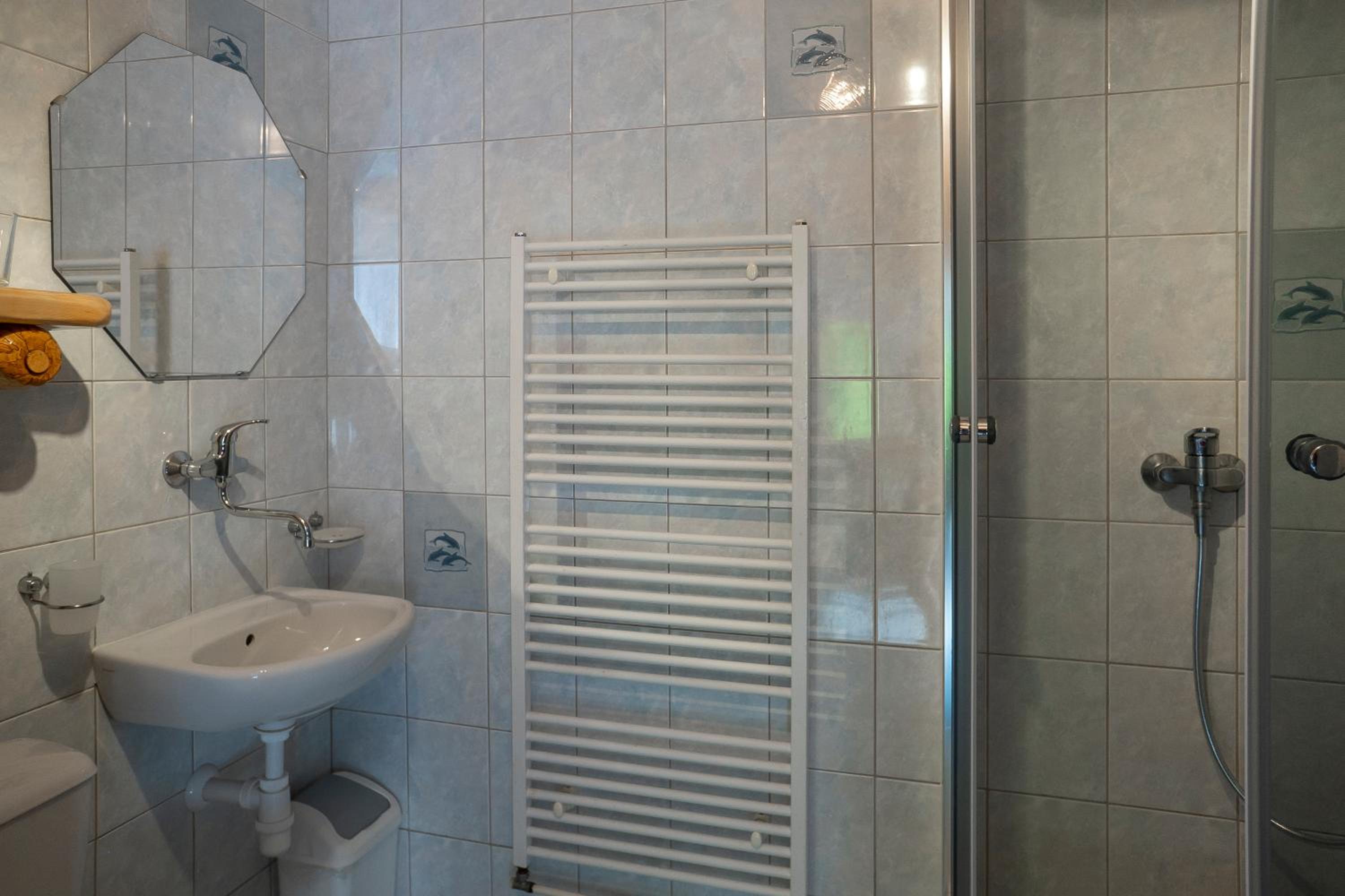Deluxe Double Room (2 Adults + 1 Child) photo 3