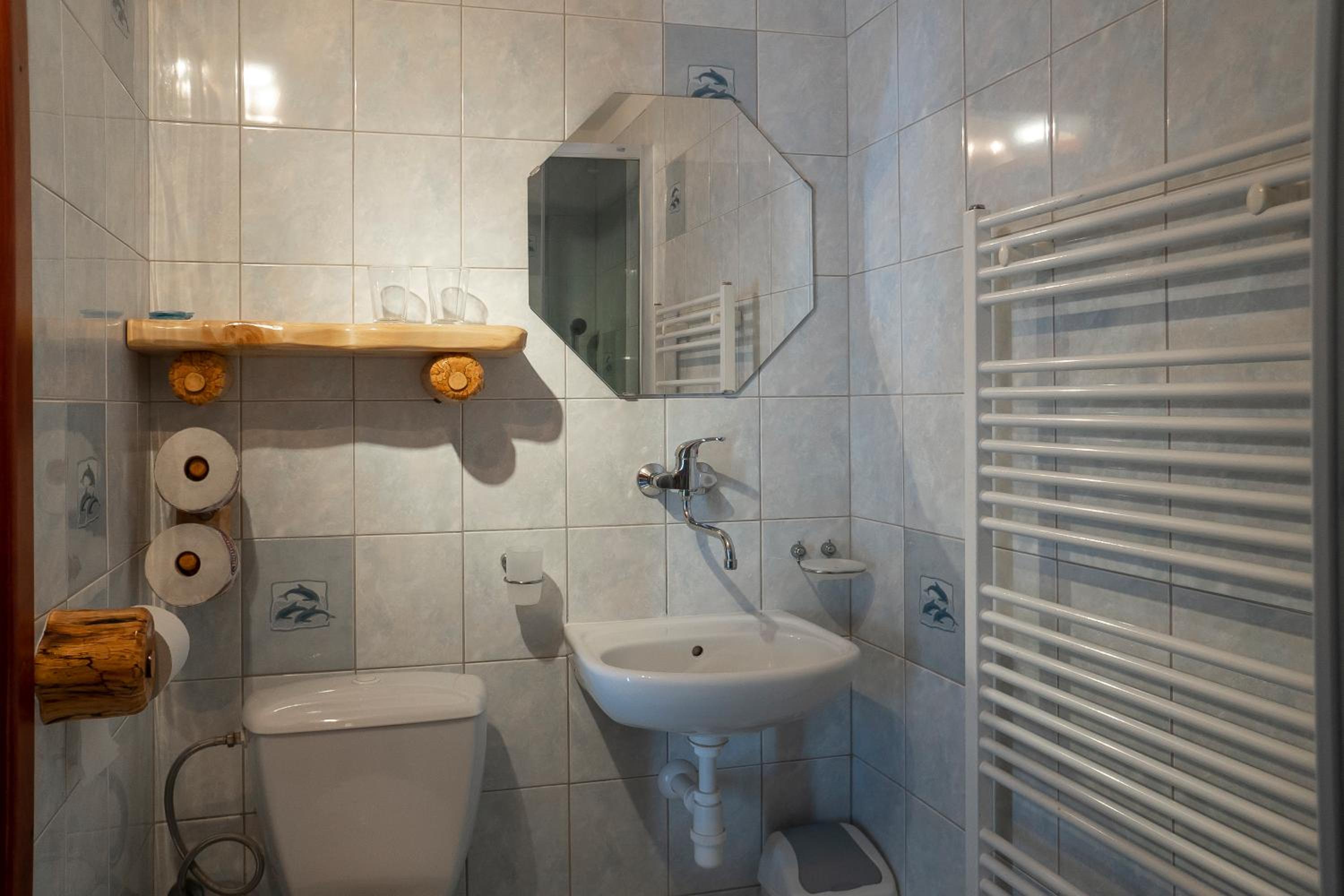 Deluxe Double Room (2 Adults + 1 Child) photo 2