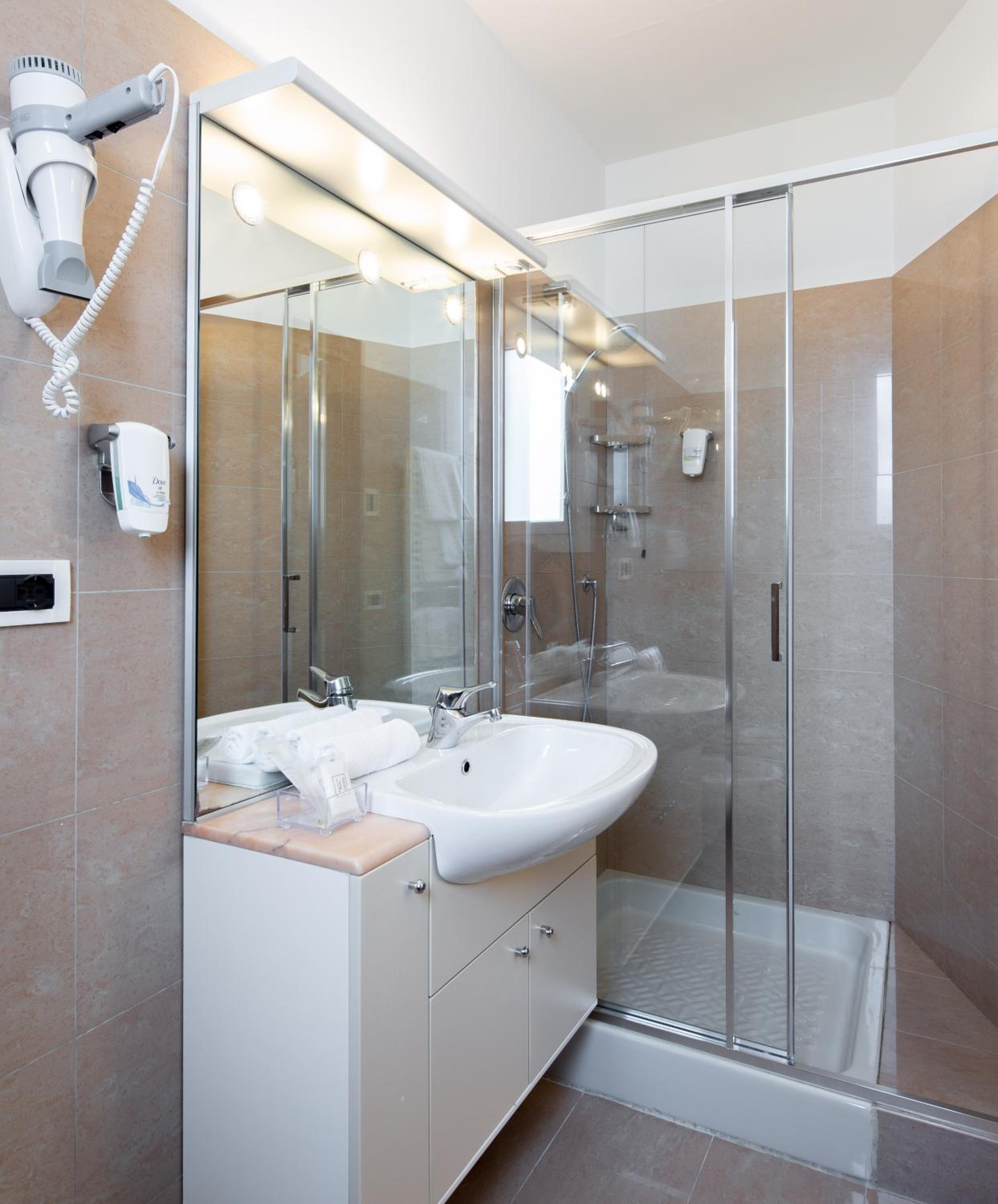 Business Queen Room - Photo 8