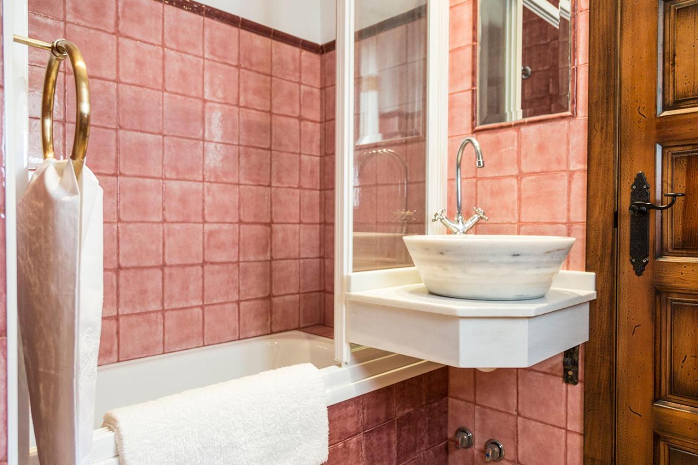 Deluxe Suite - Photo 9