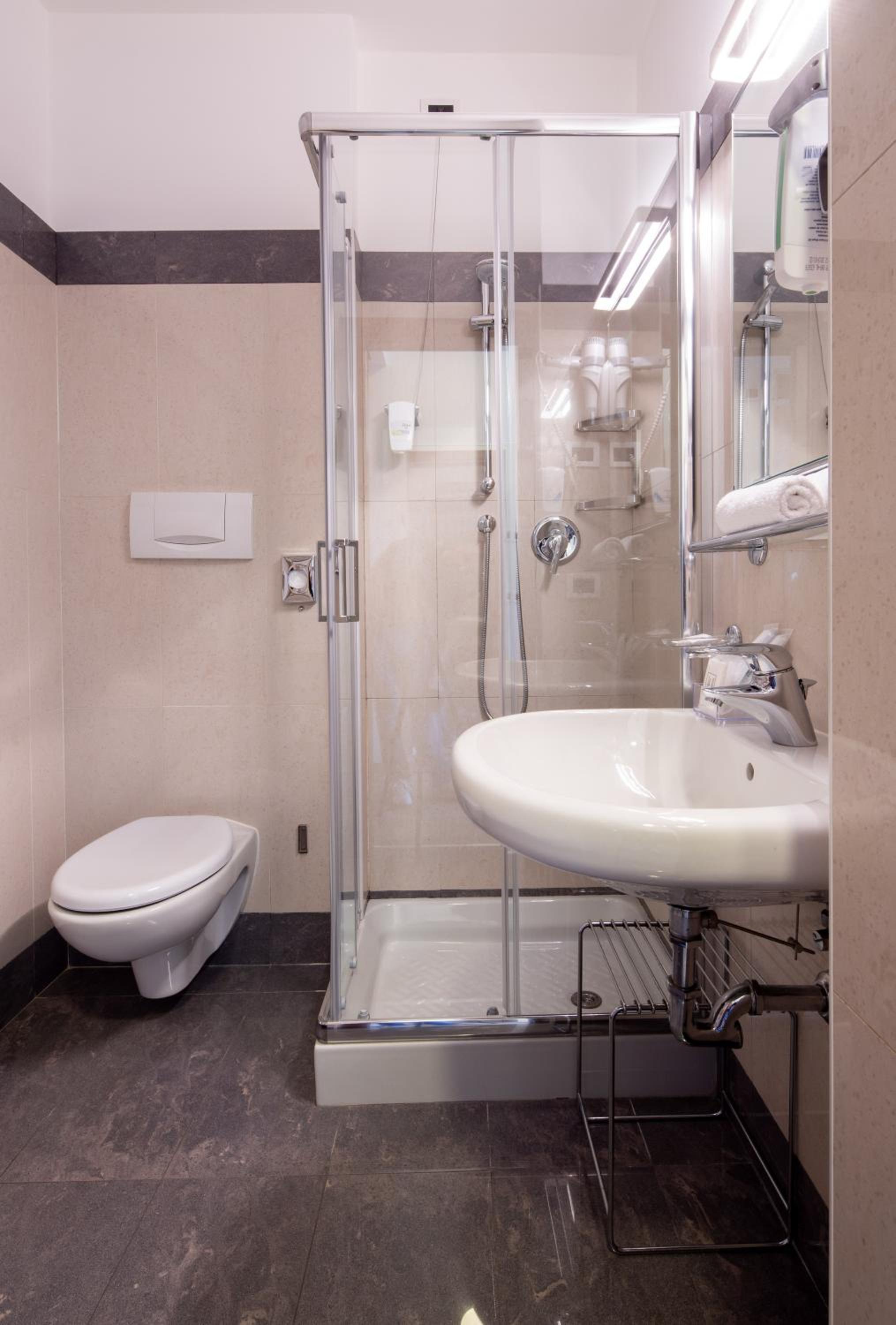 Business Queen Room - Photo 15
